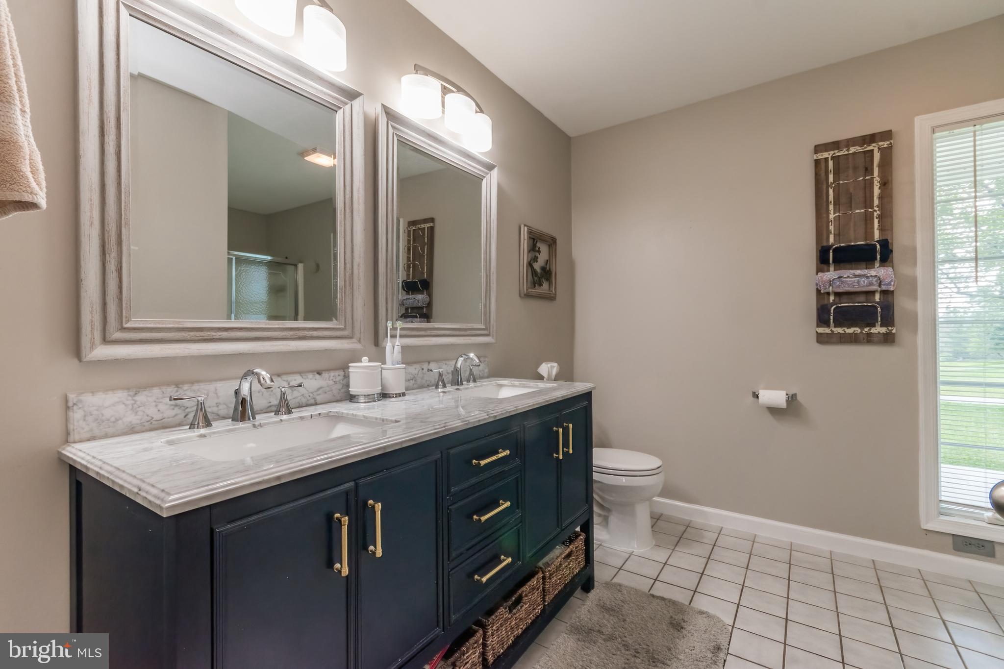 VILLAGE SQUARE - Residential