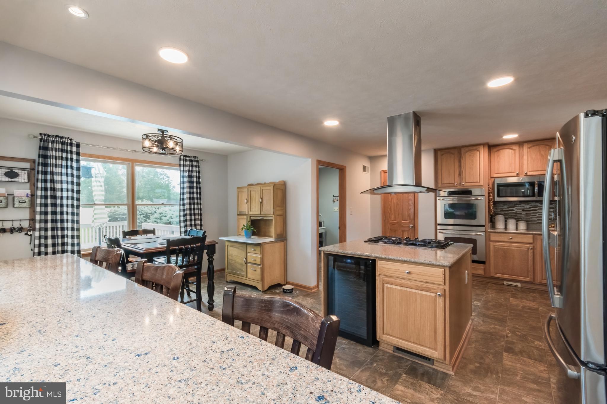 VILLAGE SQUARE - Residential