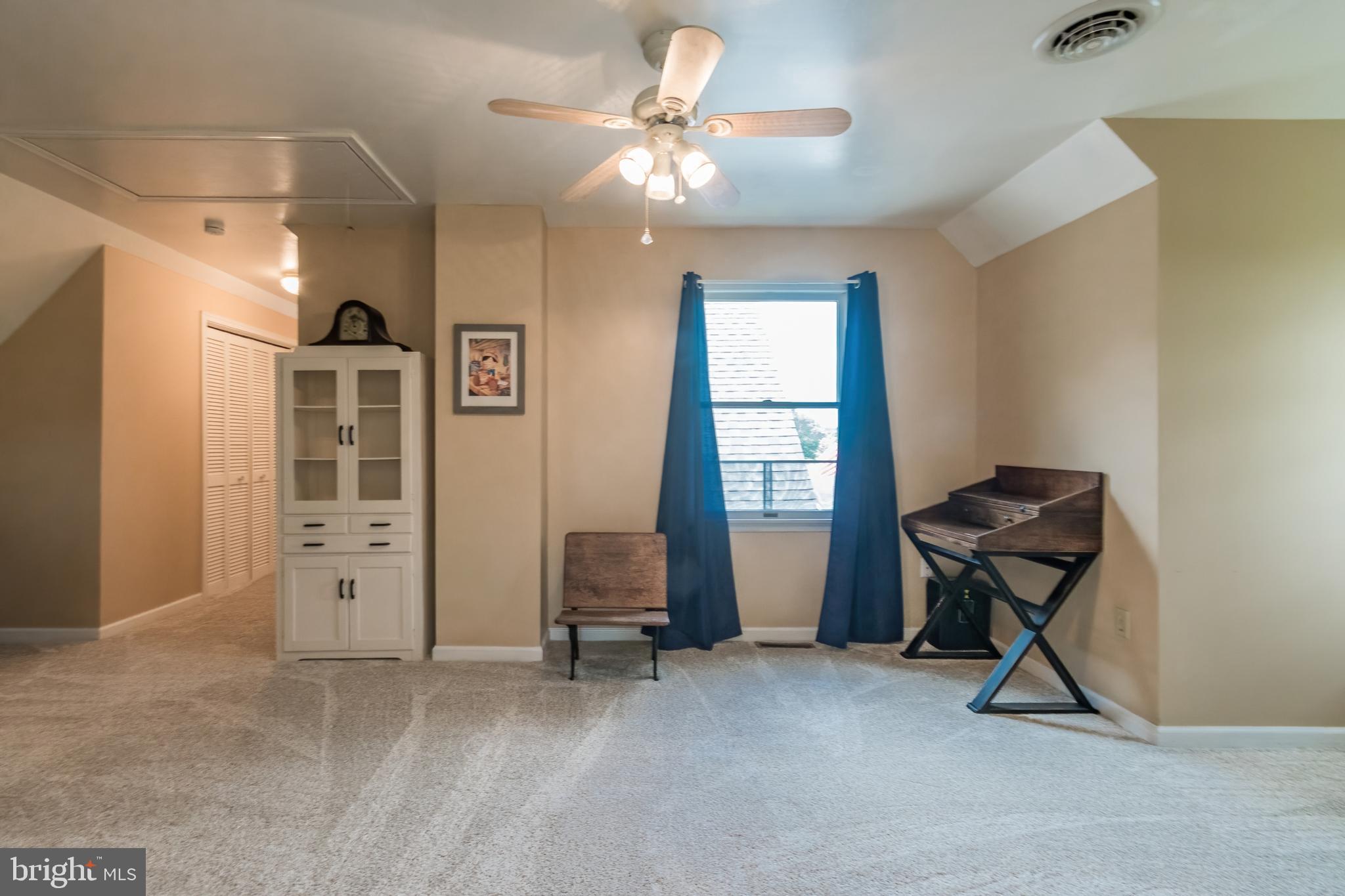 VILLAGE SQUARE - Residential