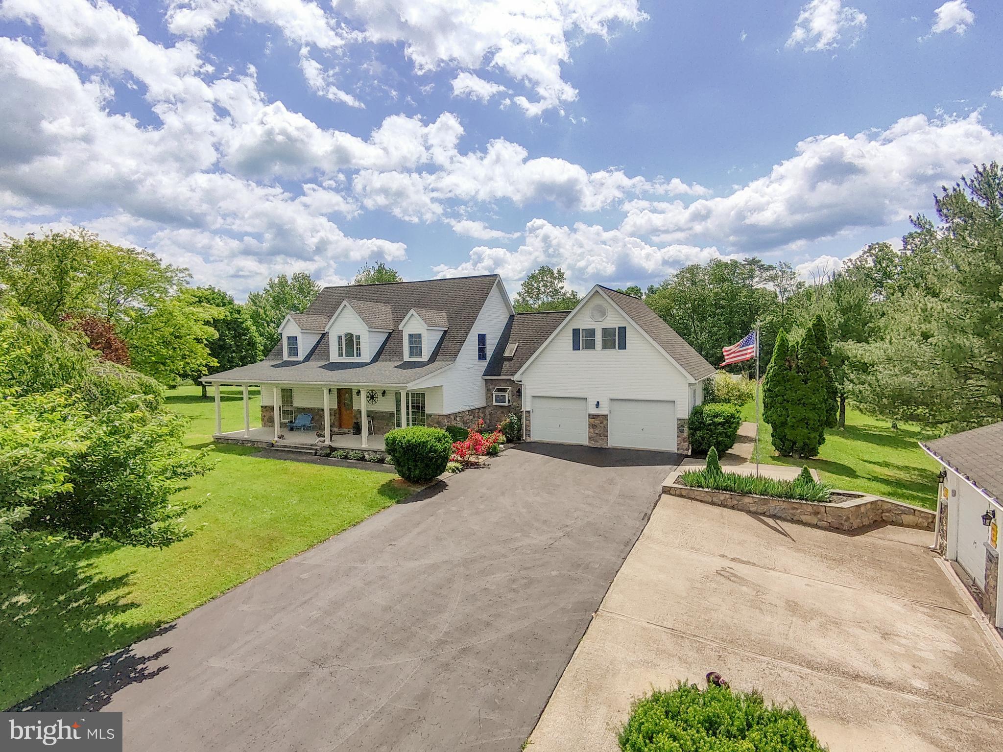 VILLAGE SQUARE - Residential