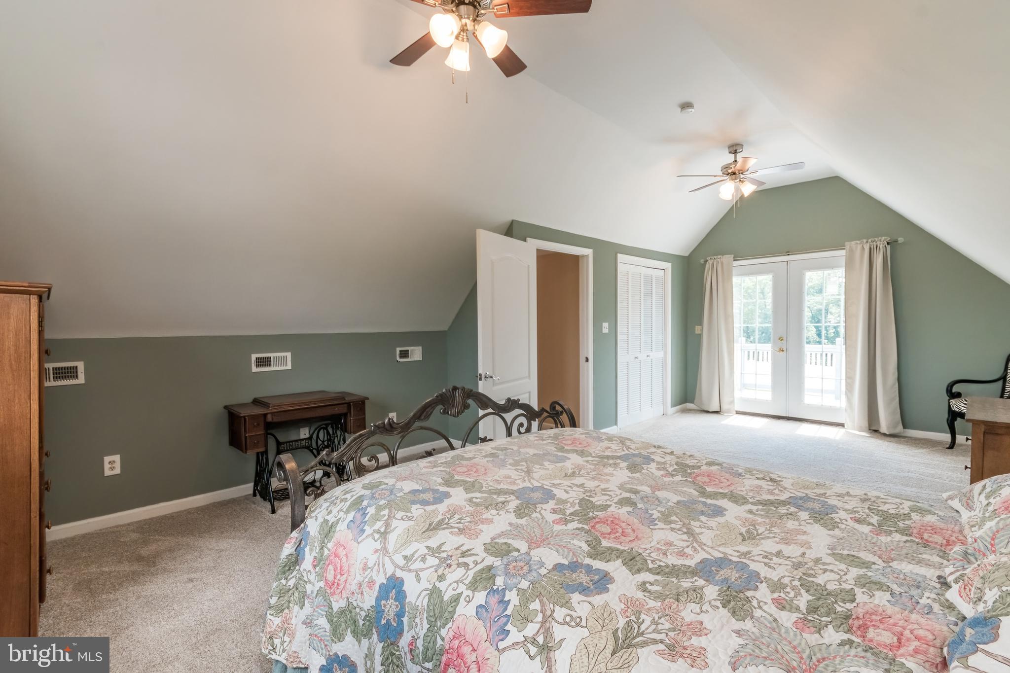 VILLAGE SQUARE - Residential