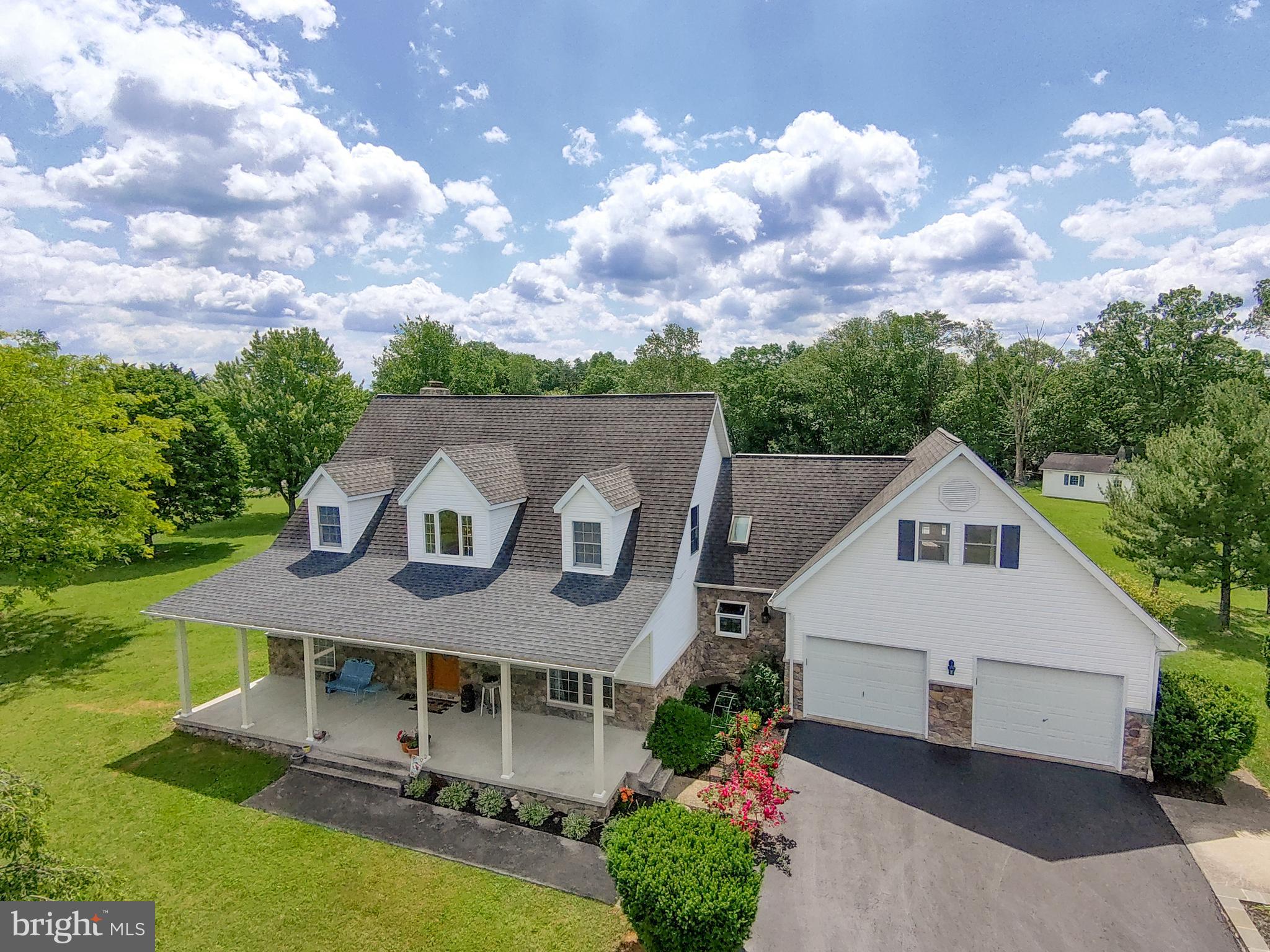 VILLAGE SQUARE - Residential