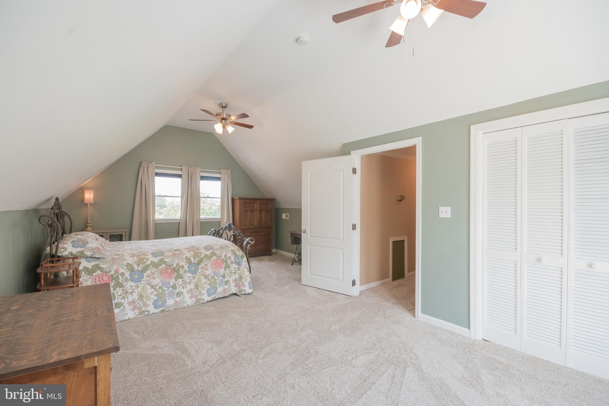 VILLAGE SQUARE - Residential