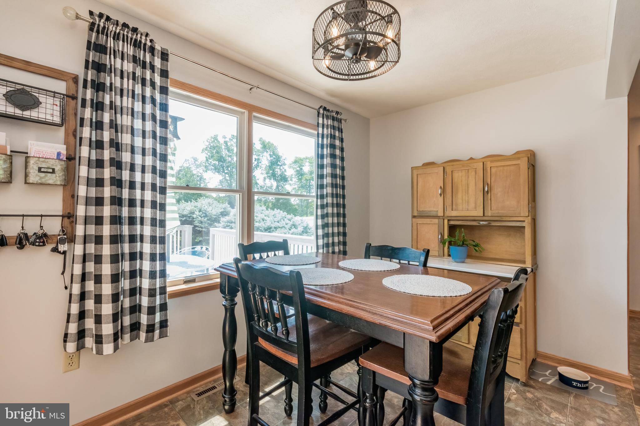 VILLAGE SQUARE - Residential