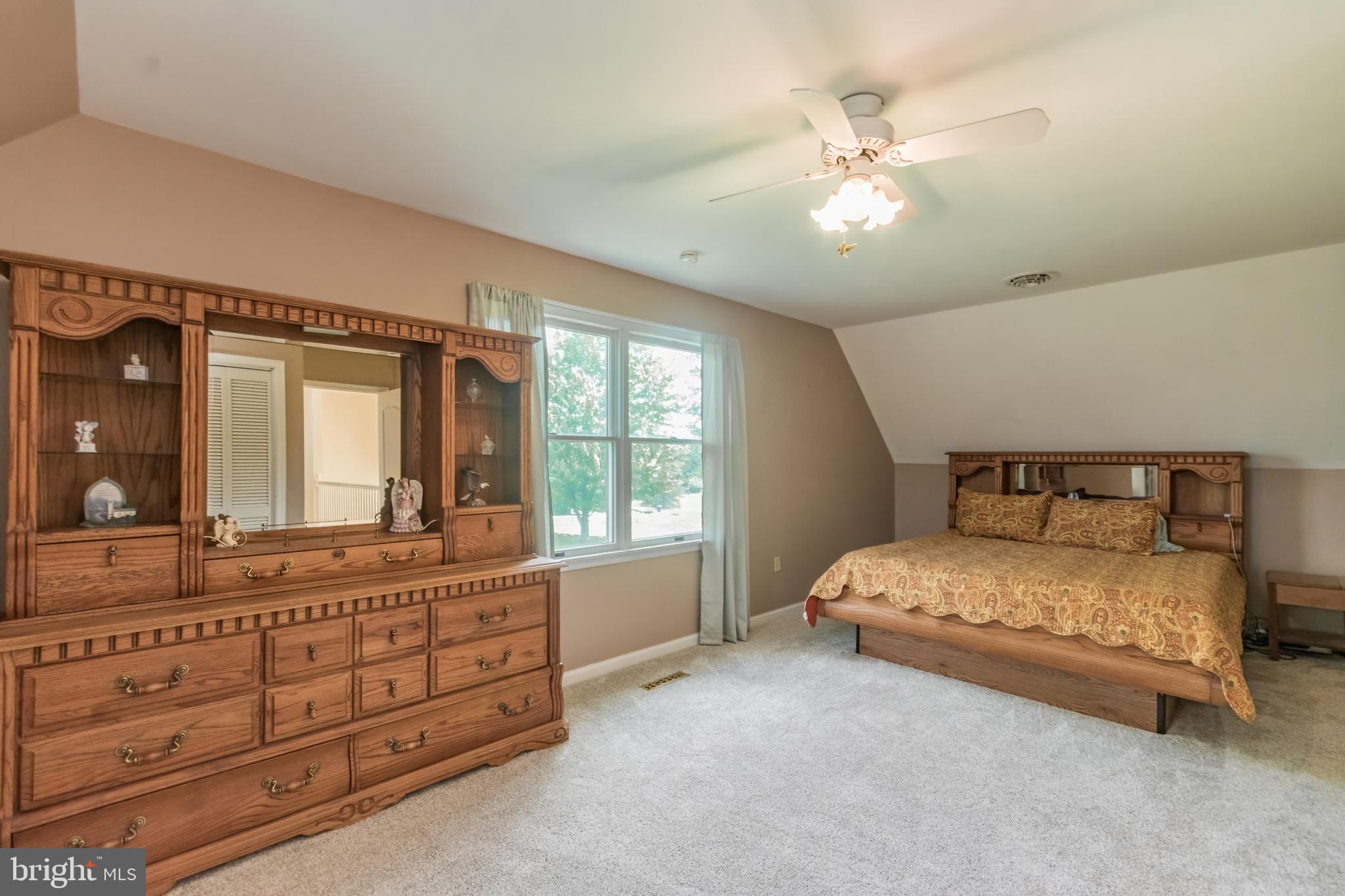 VILLAGE SQUARE - Residential