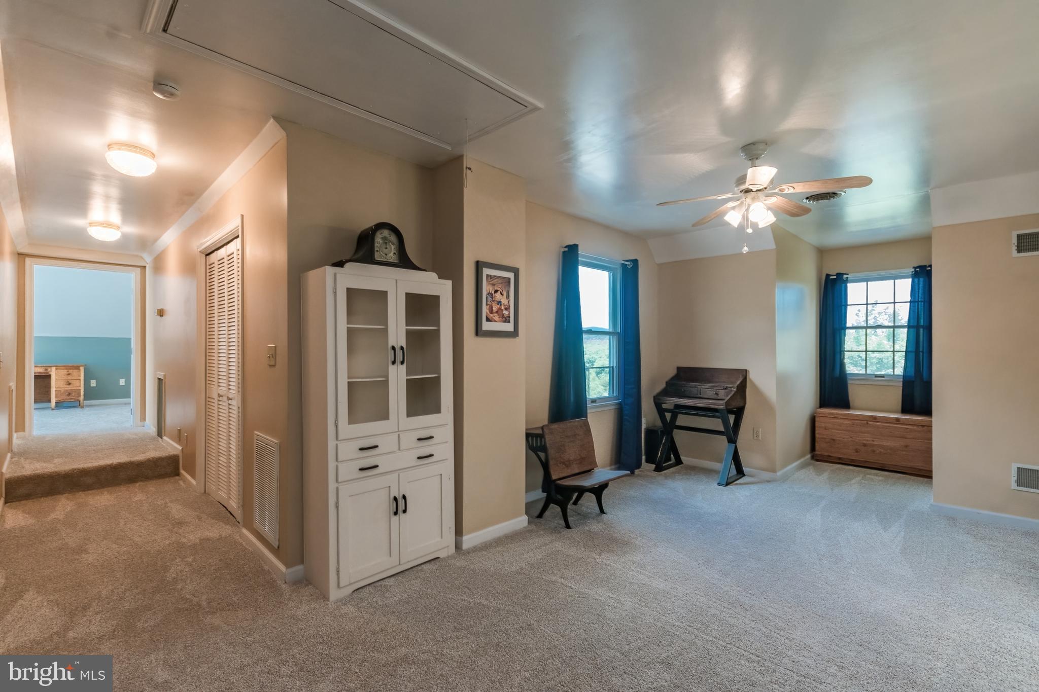 VILLAGE SQUARE - Residential