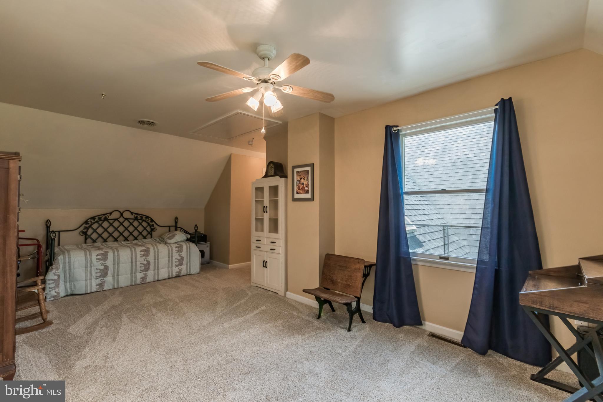 VILLAGE SQUARE - Residential