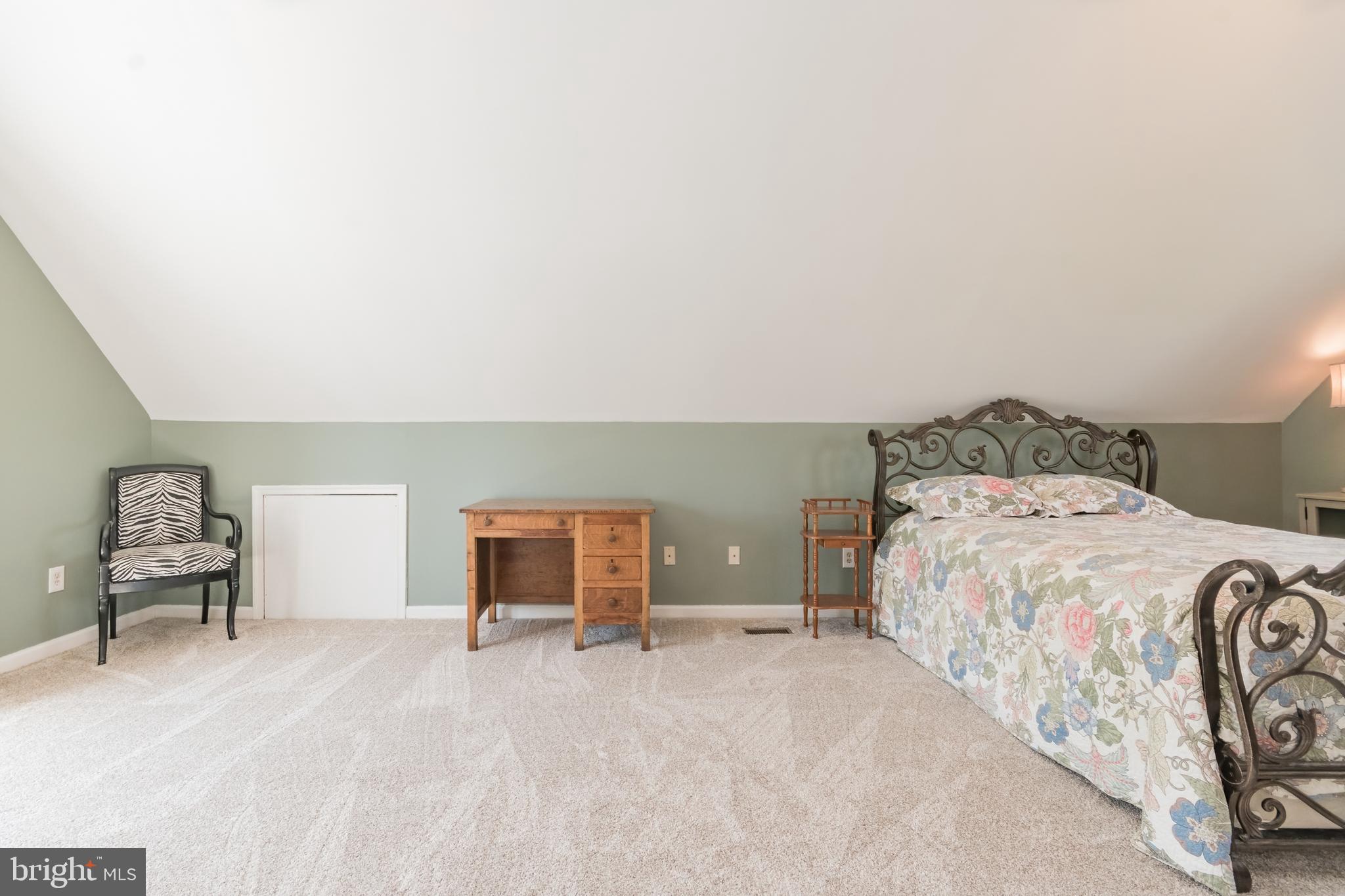 VILLAGE SQUARE - Residential