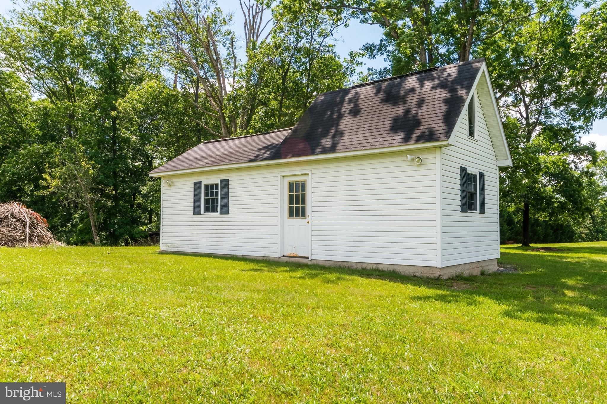 VILLAGE SQUARE - Residential