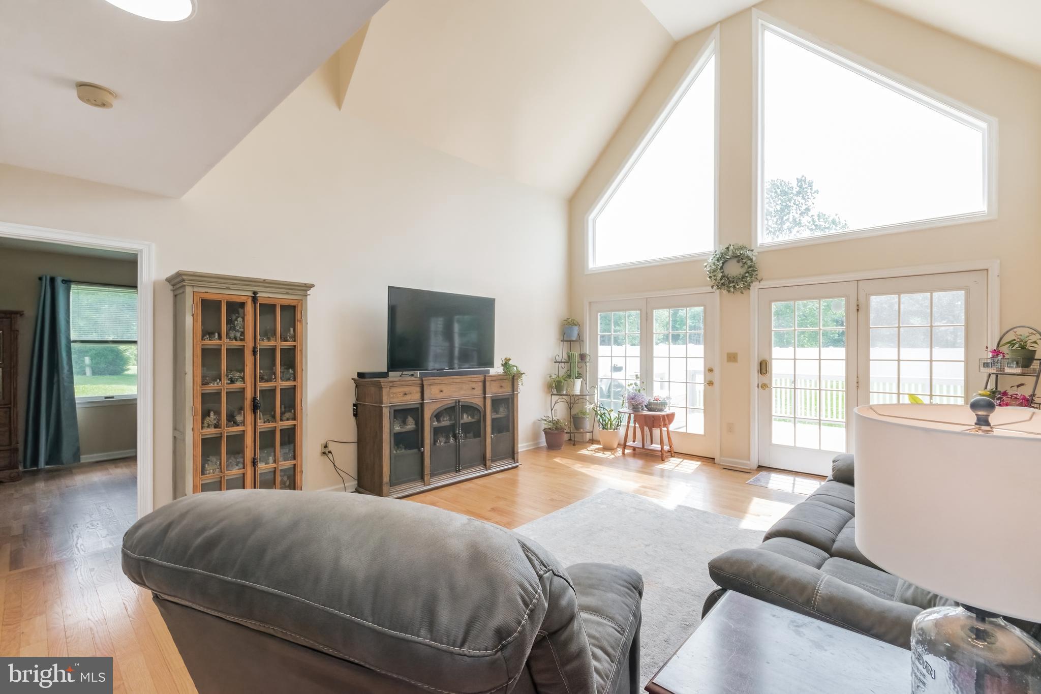 VILLAGE SQUARE - Residential