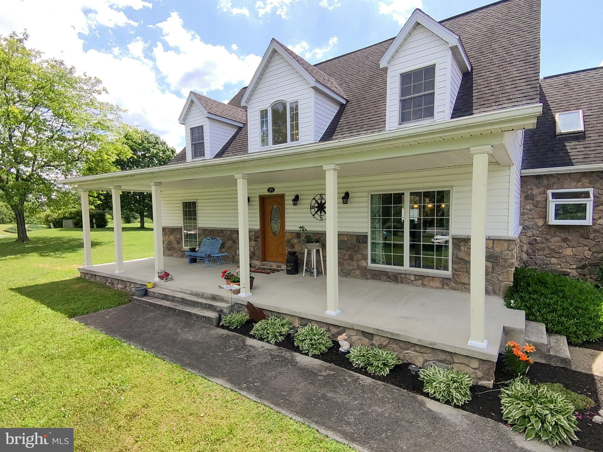 VILLAGE SQUARE - Residential