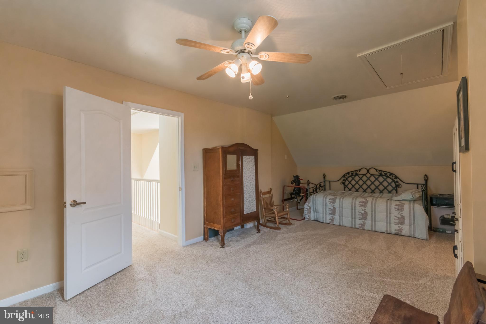 VILLAGE SQUARE - Residential