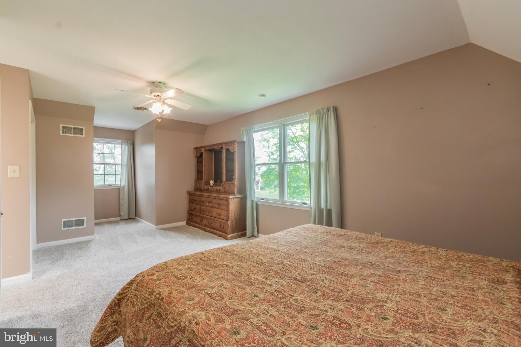 VILLAGE SQUARE - Residential