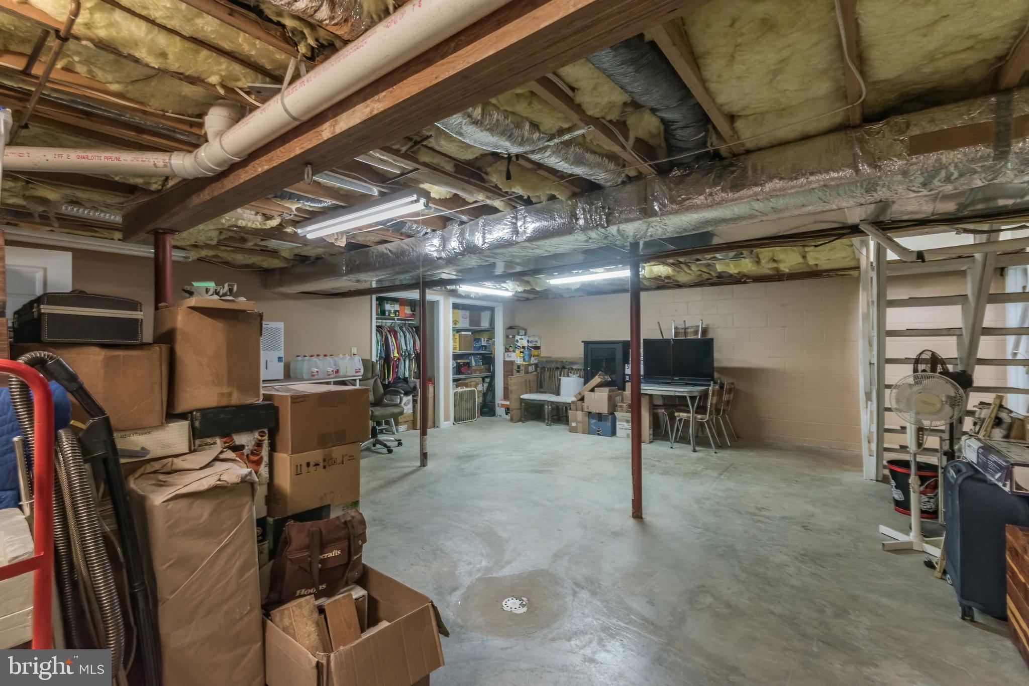 VILLAGE SQUARE - Residential