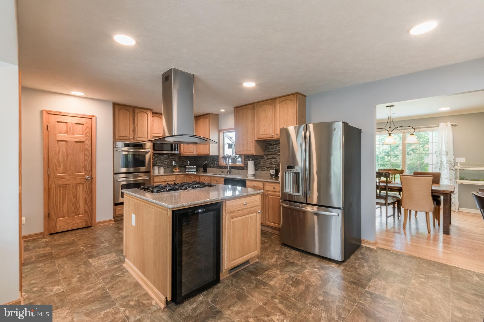 VILLAGE SQUARE - Residential