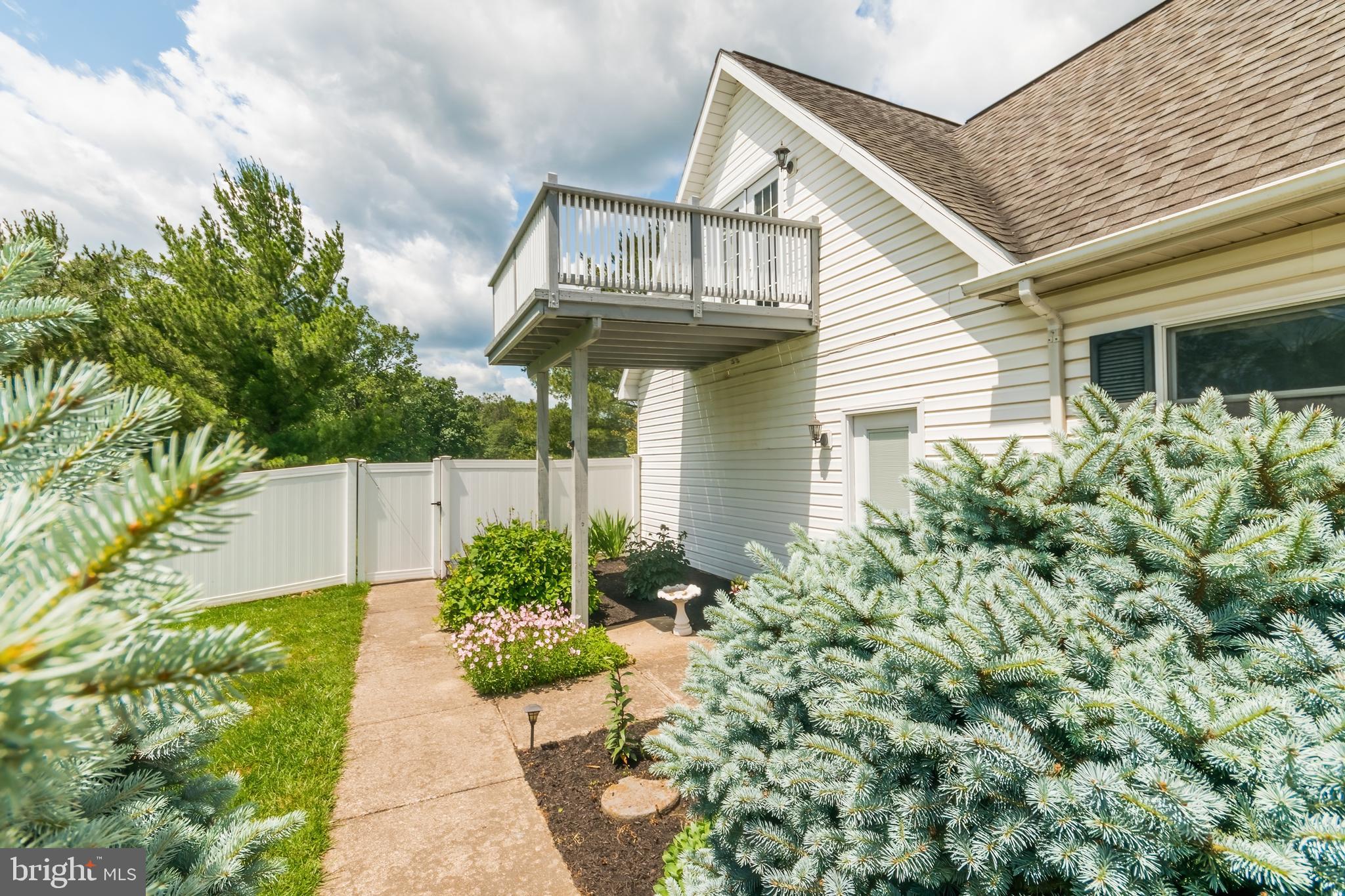 VILLAGE SQUARE - Residential