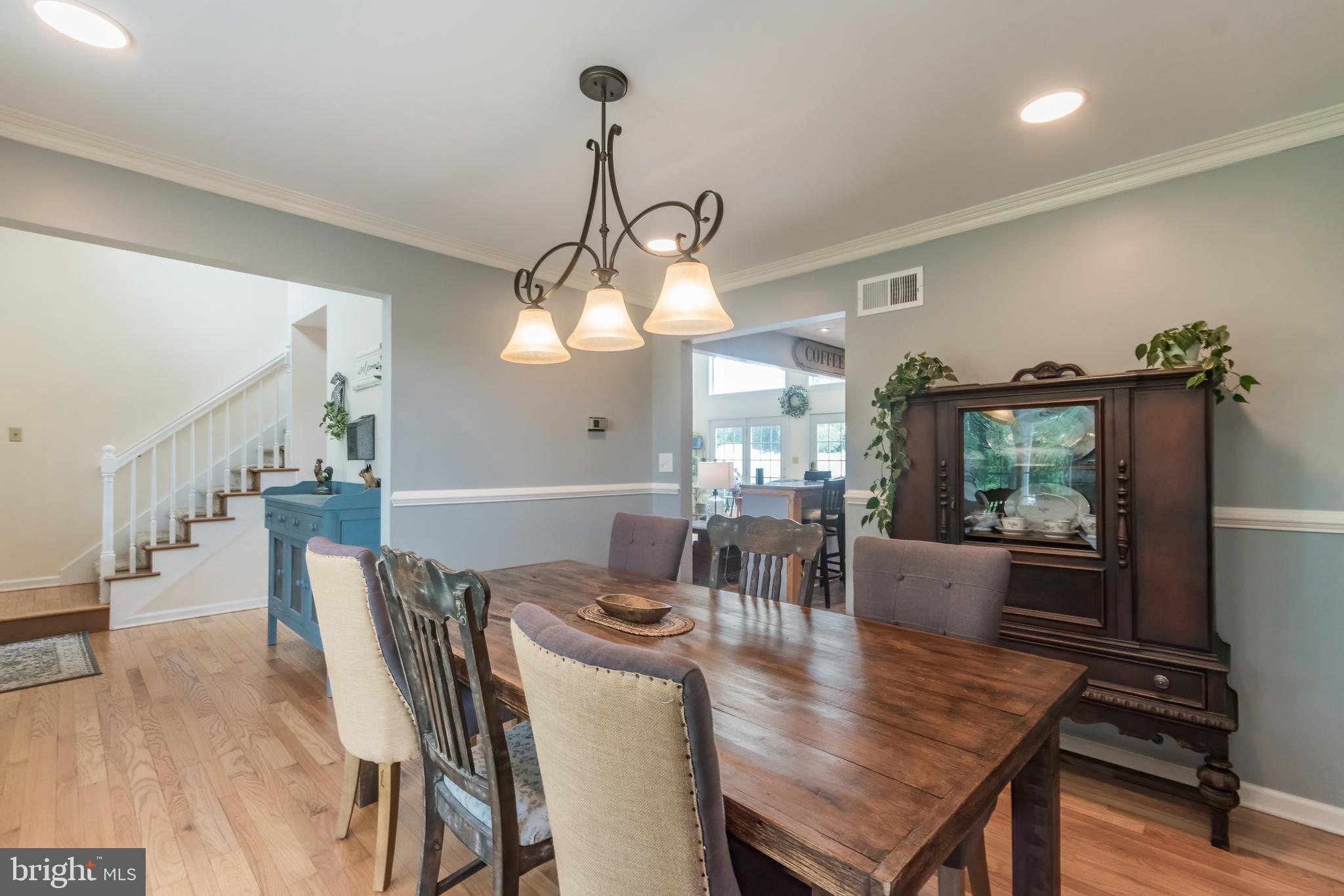 VILLAGE SQUARE - Residential