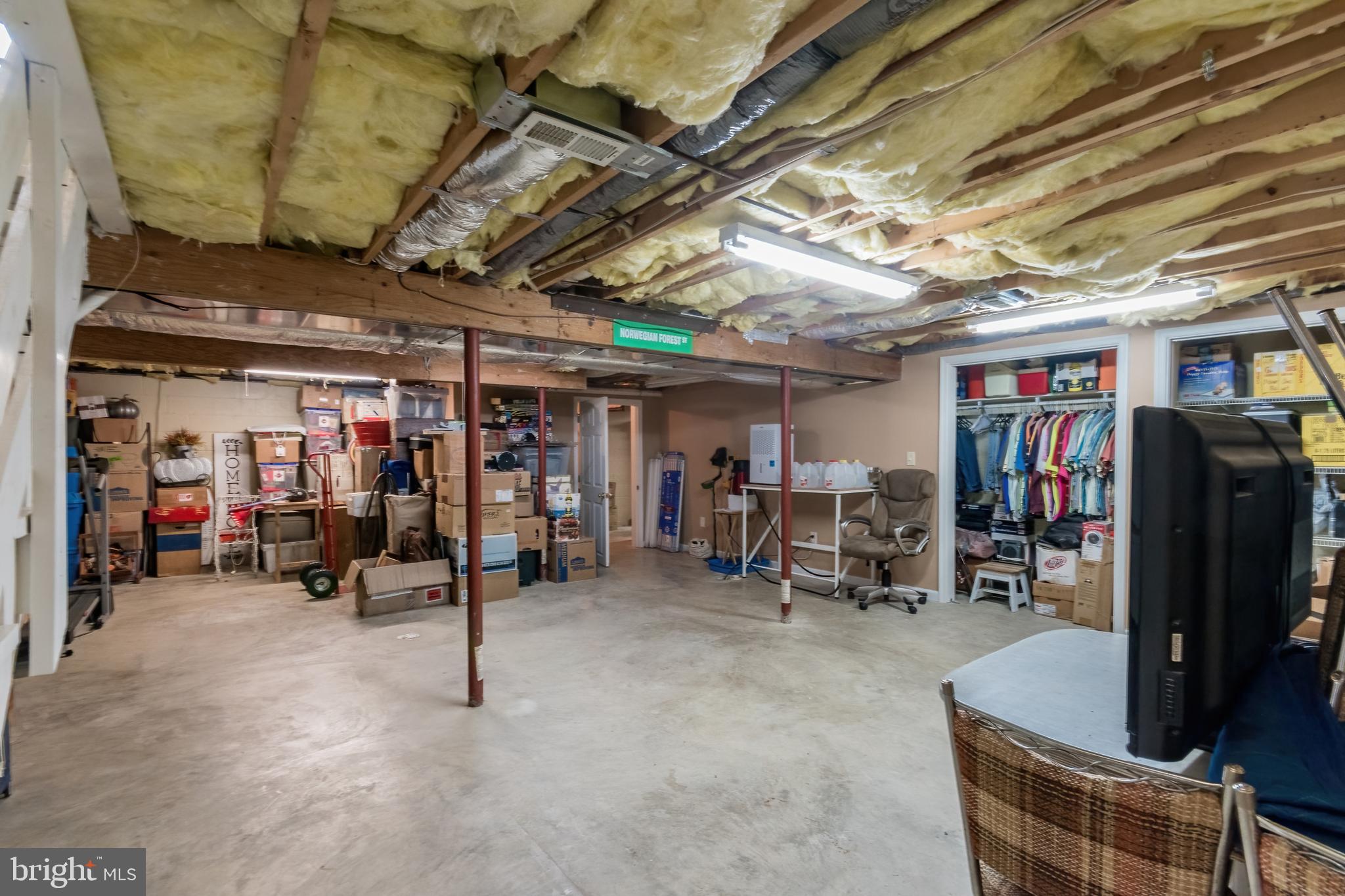 VILLAGE SQUARE - Residential