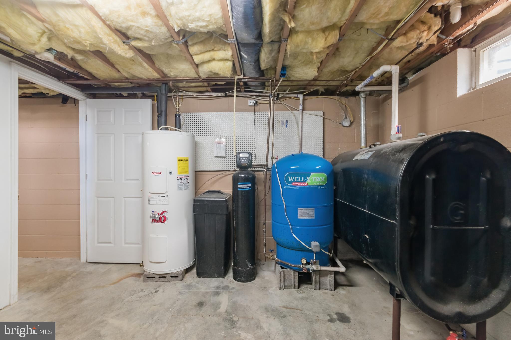 VILLAGE SQUARE - Residential