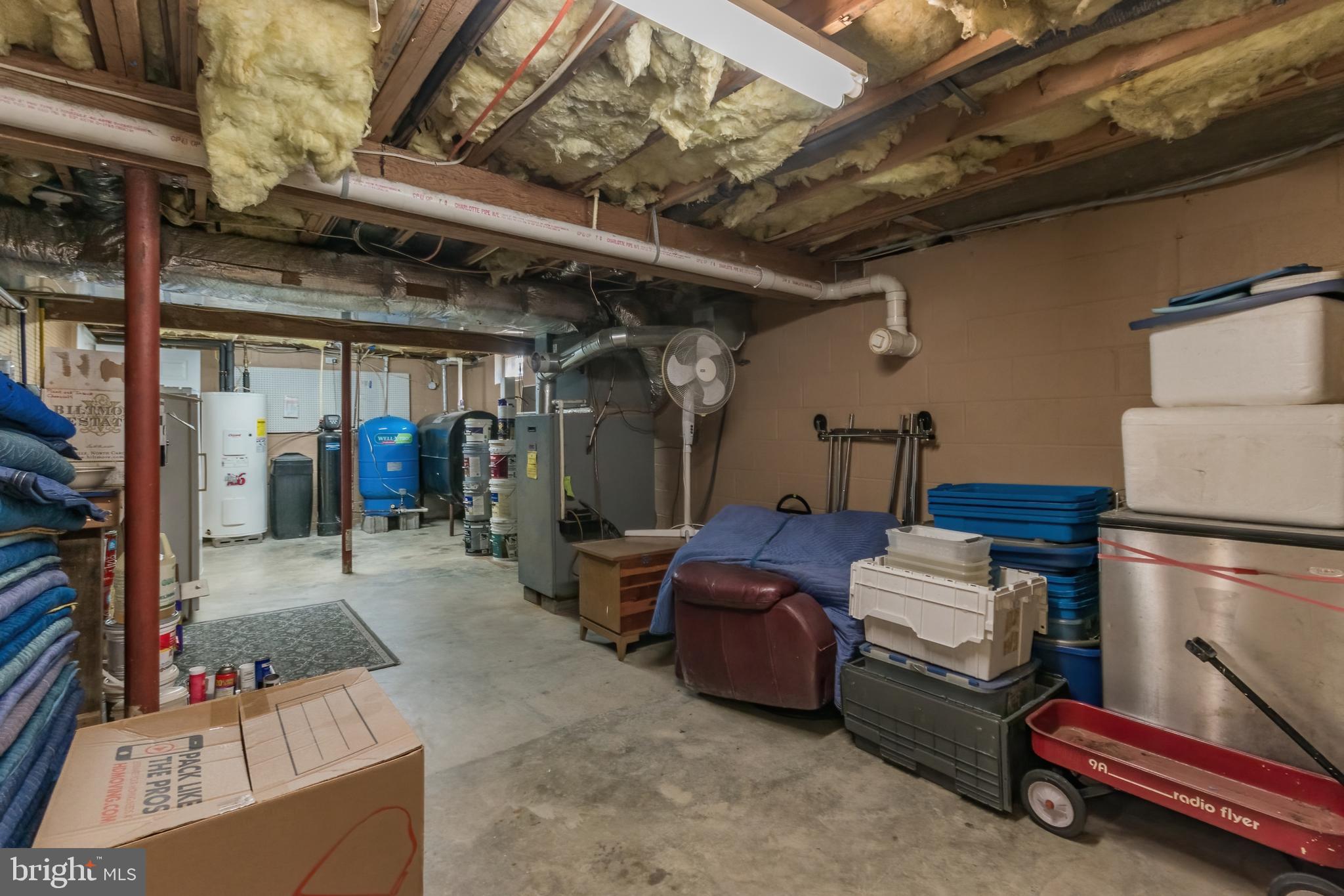 VILLAGE SQUARE - Residential