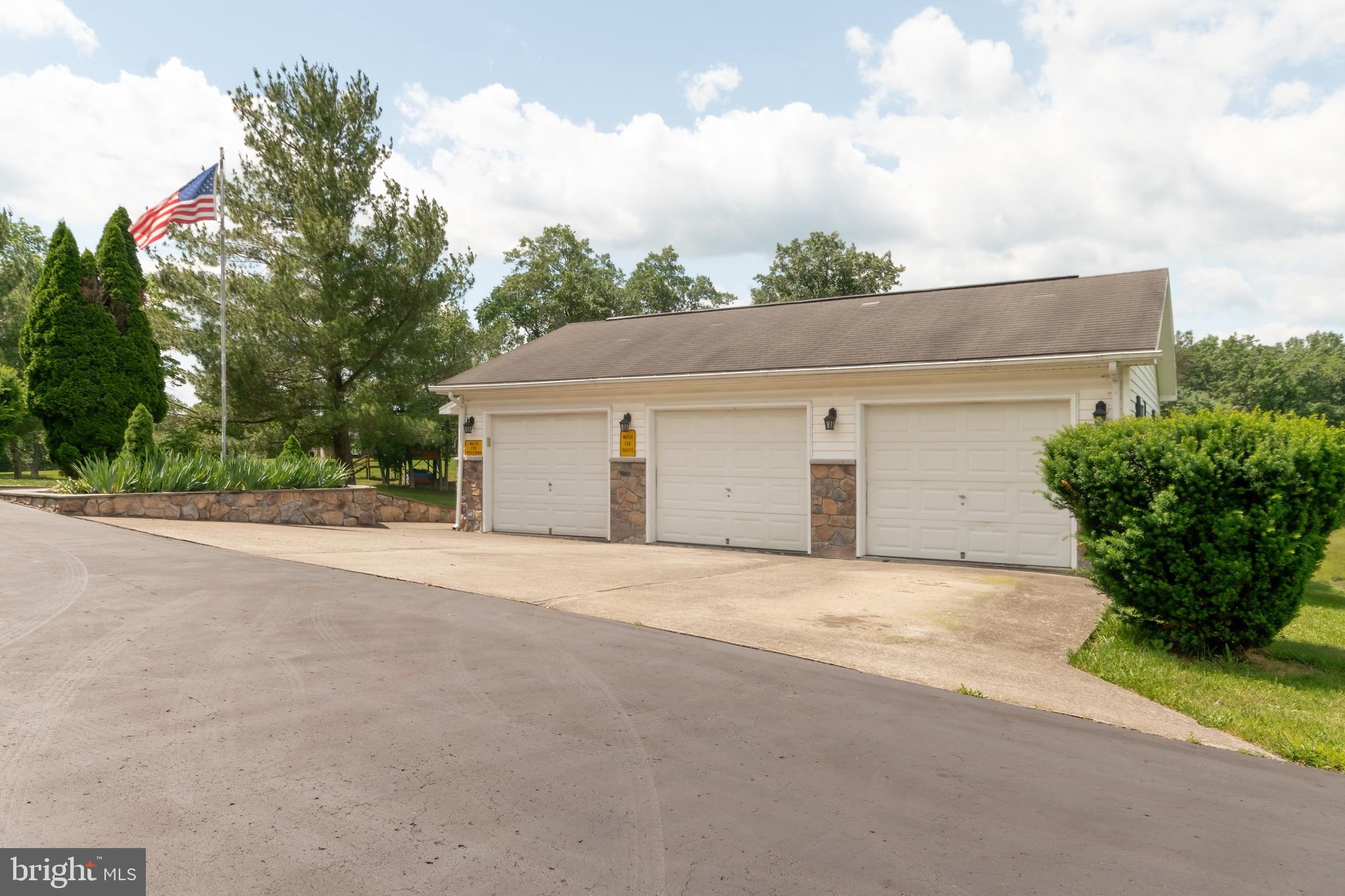 VILLAGE SQUARE - Residential