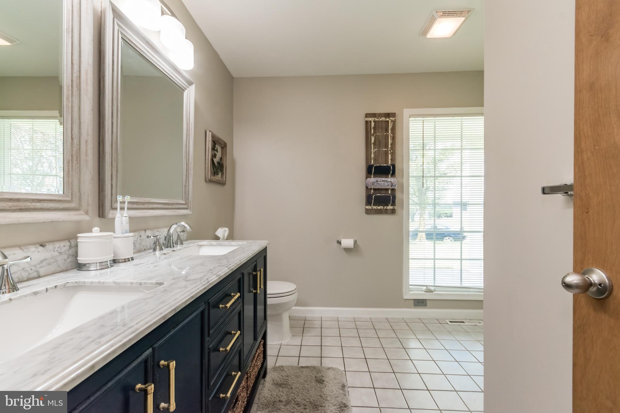 VILLAGE SQUARE - Residential