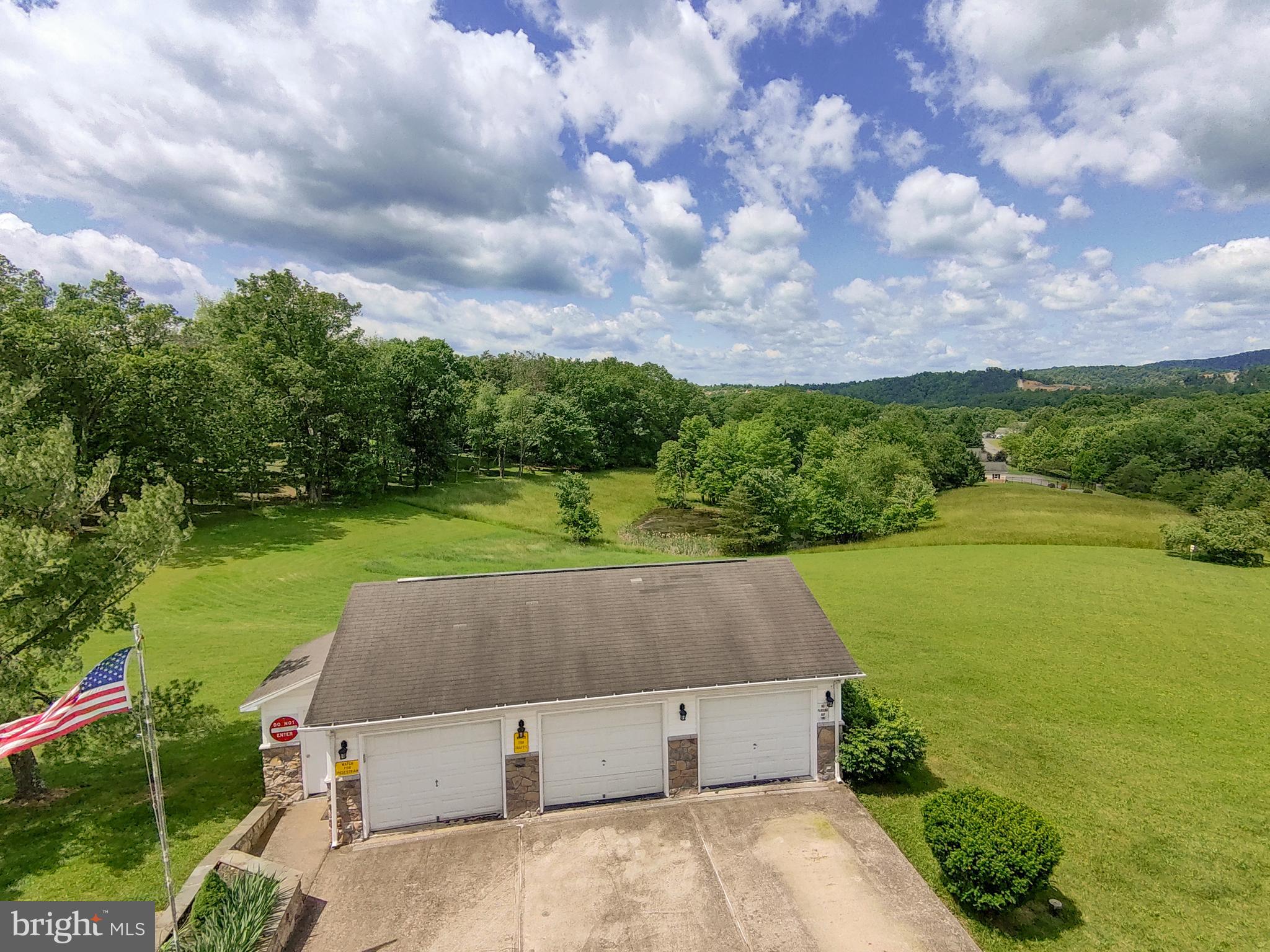 VILLAGE SQUARE - Residential
