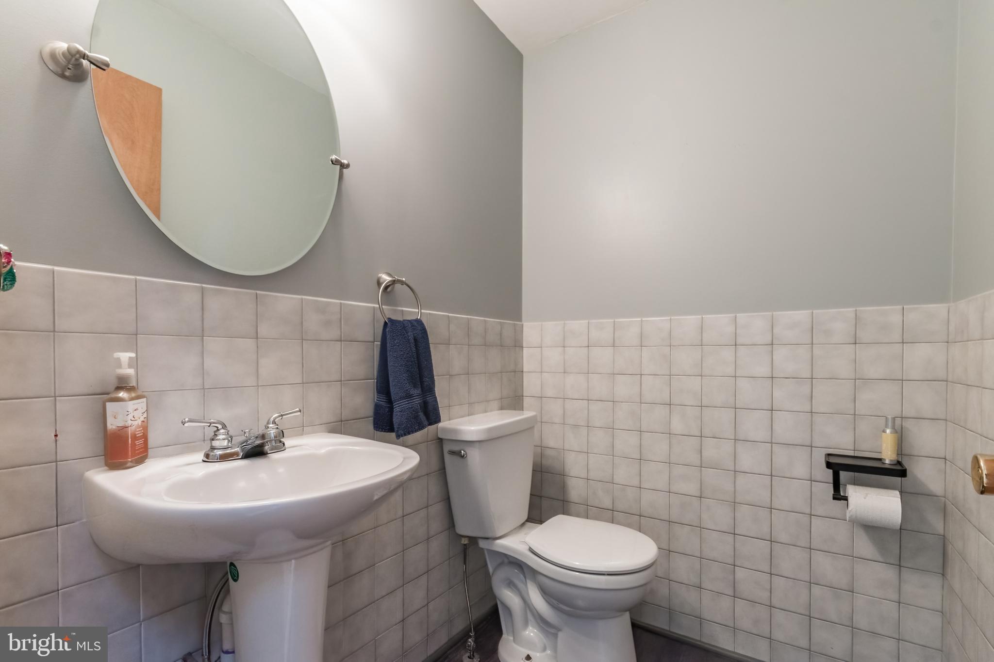 VILLAGE SQUARE - Residential