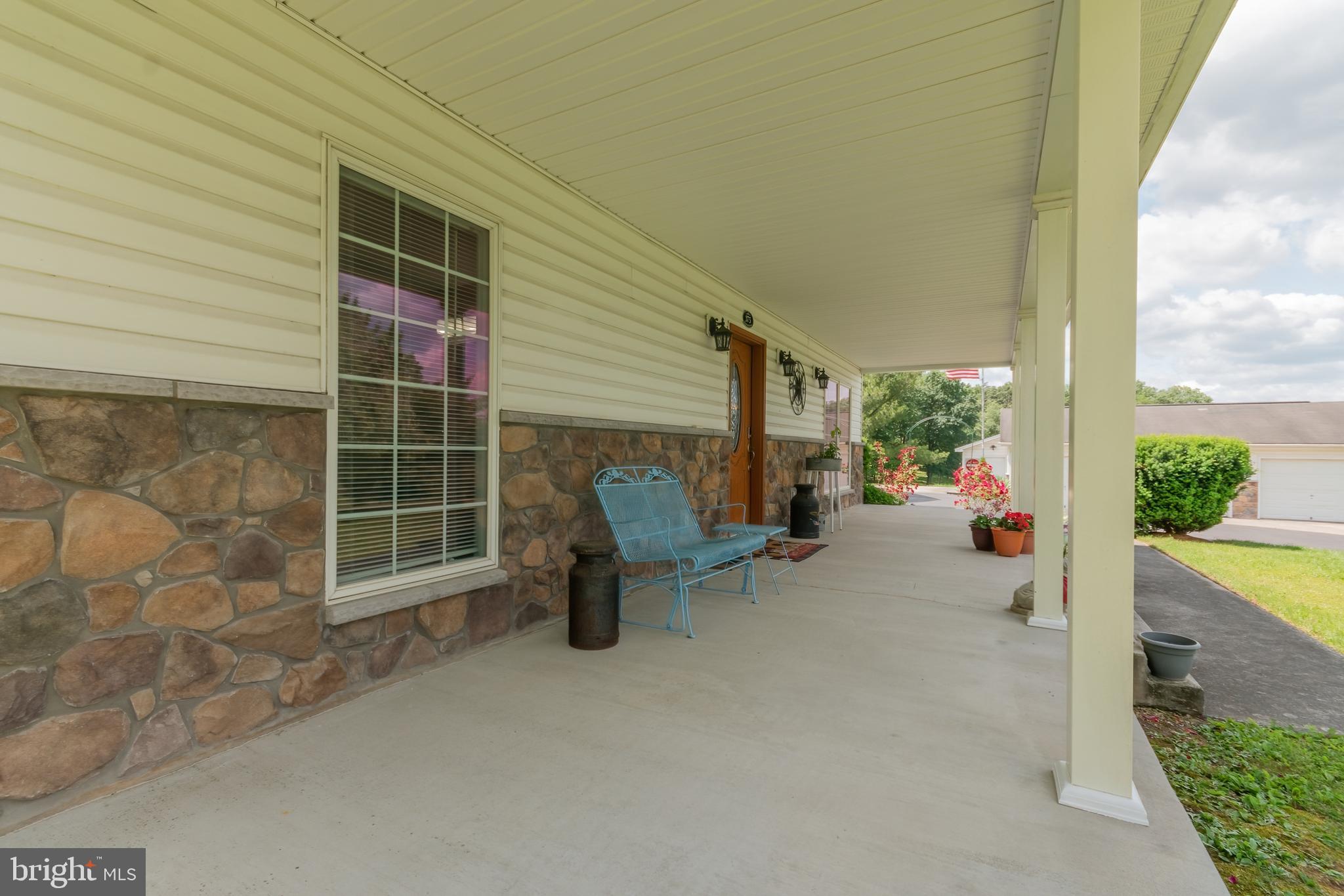 VILLAGE SQUARE - Residential