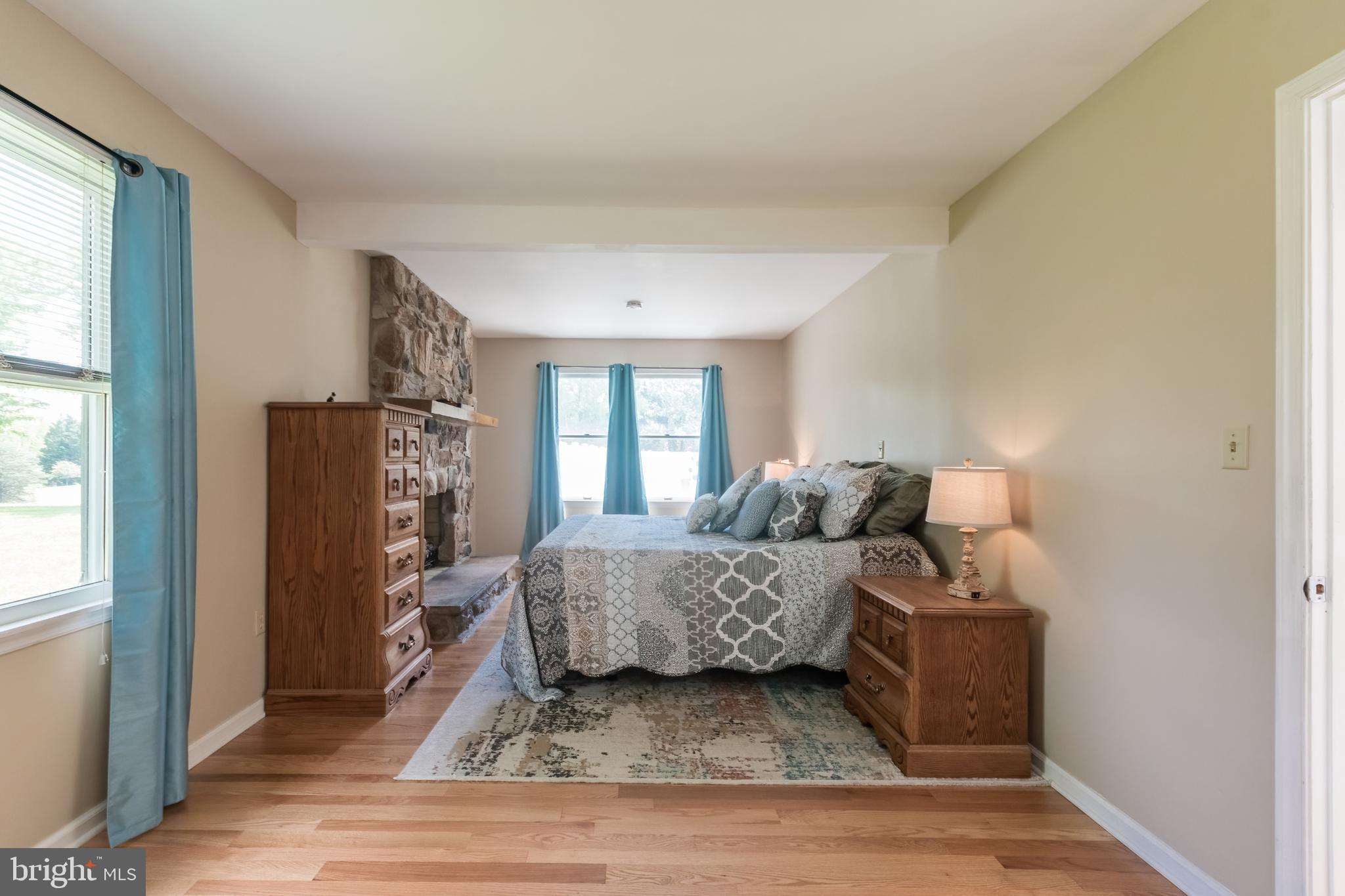 VILLAGE SQUARE - Residential