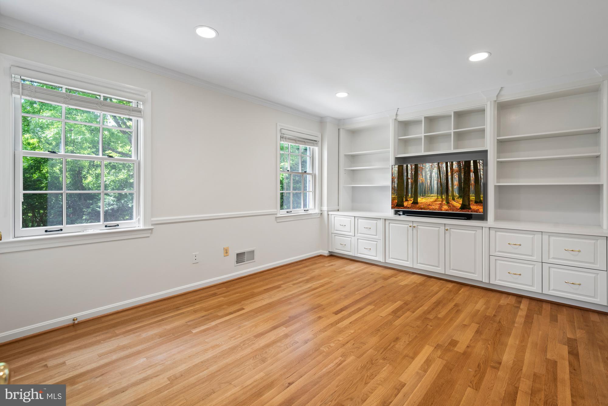 RIVER FALLS - Residential