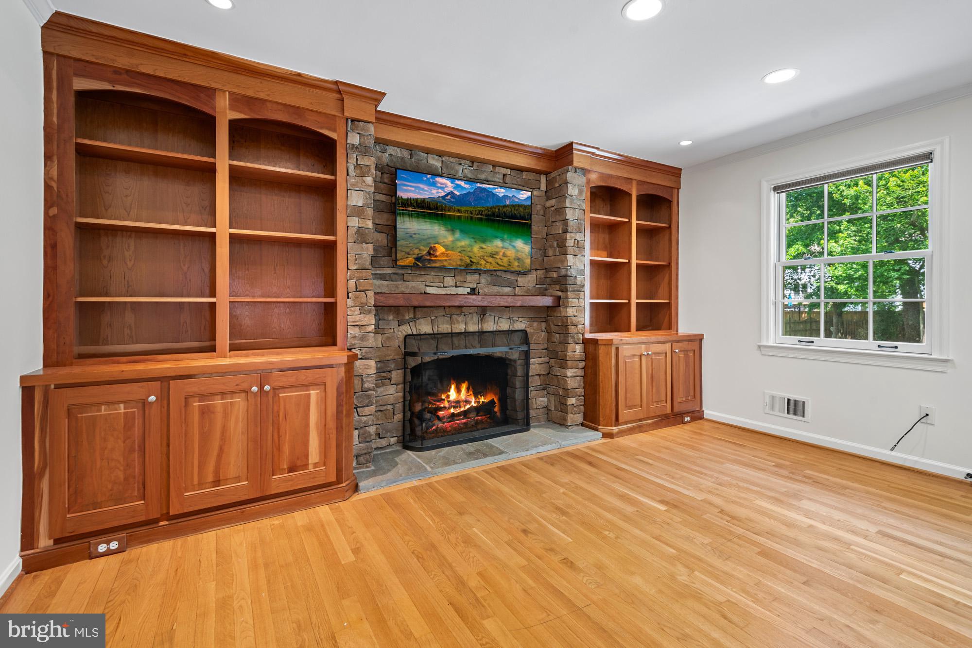 RIVER FALLS - Residential