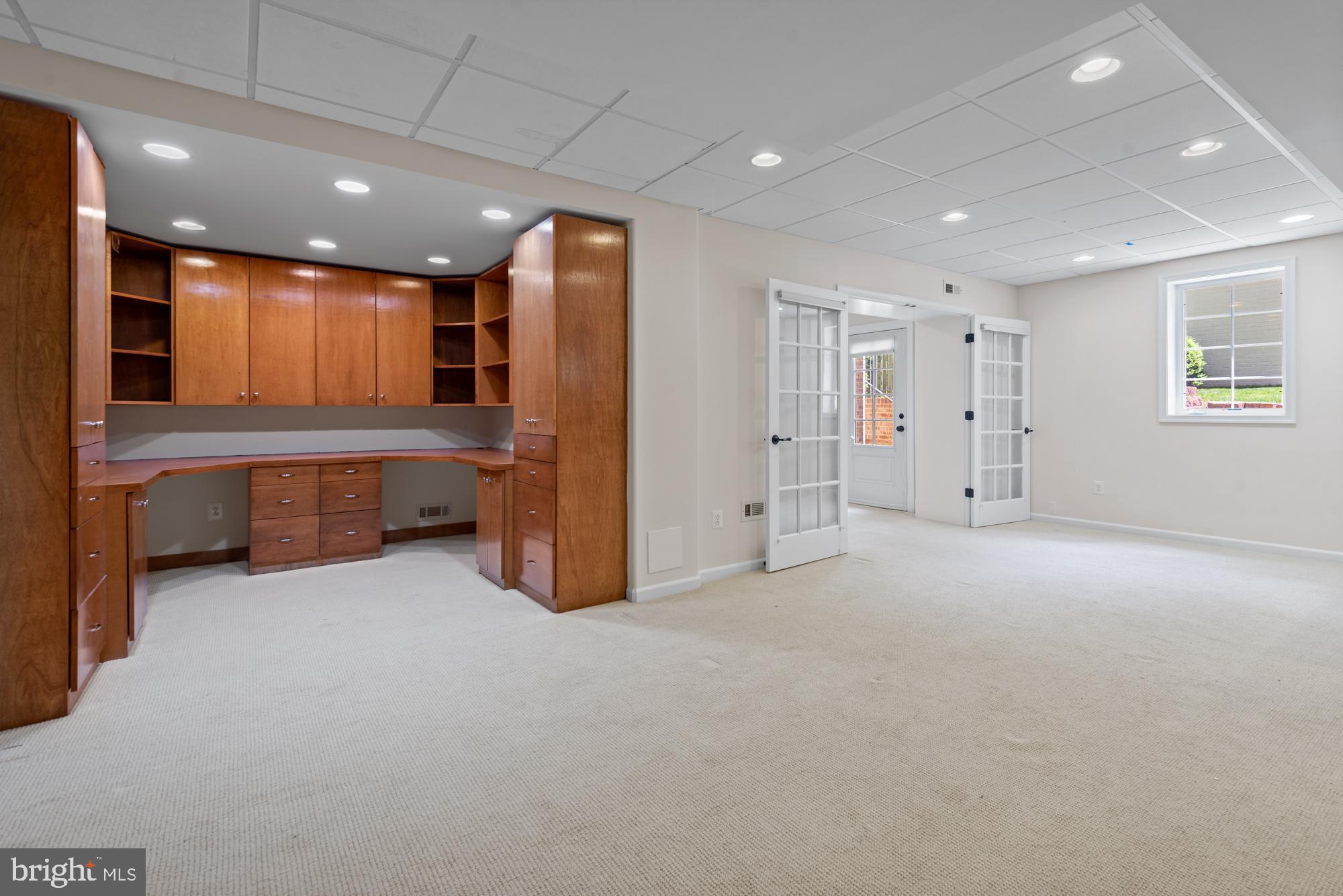 RIVER FALLS - Residential