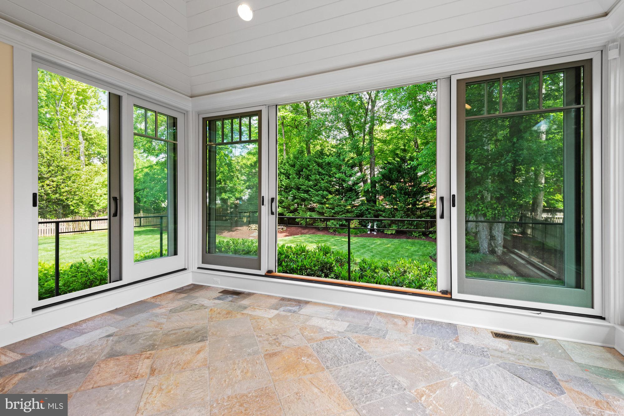 RIVER FALLS - Residential