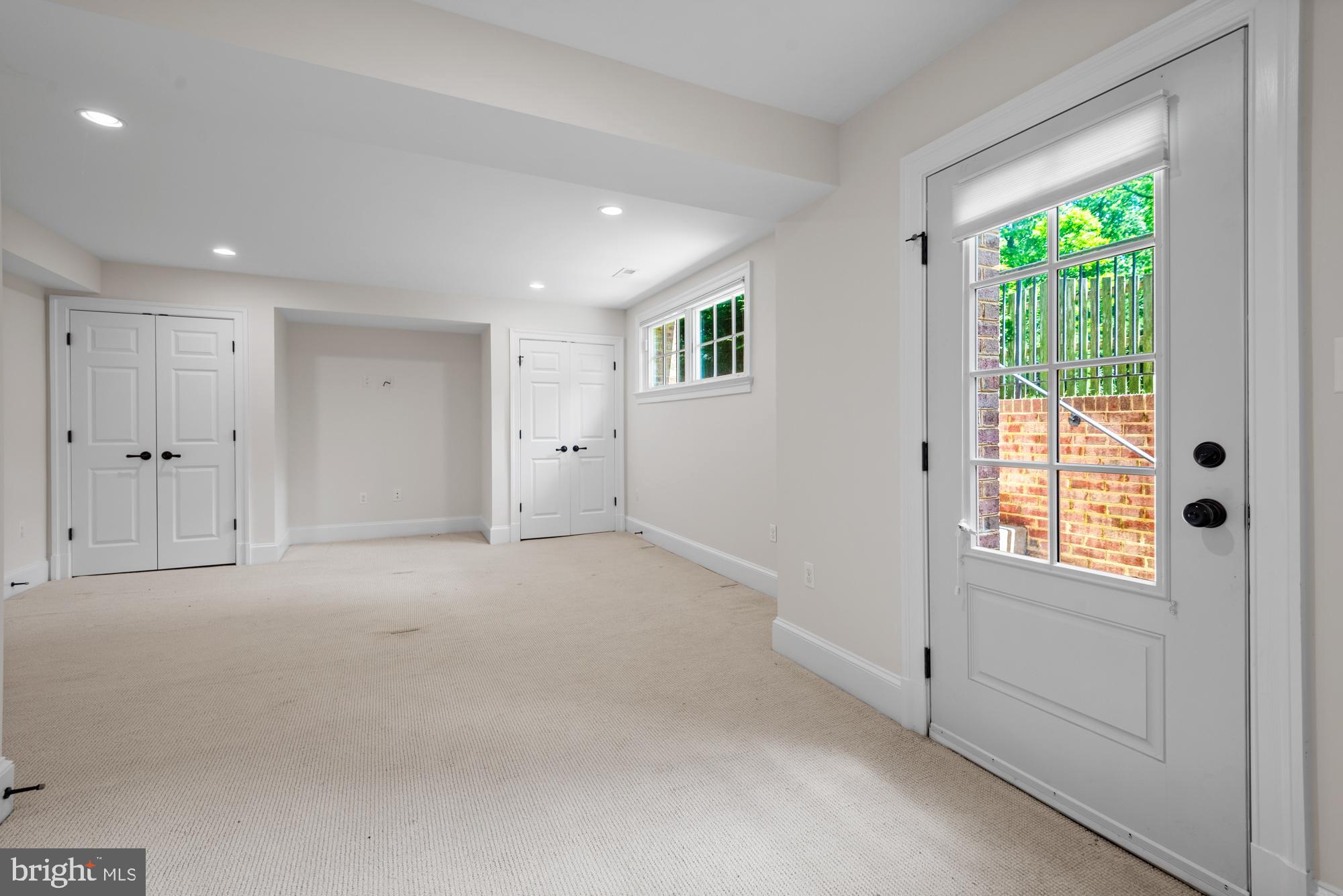 RIVER FALLS - Residential