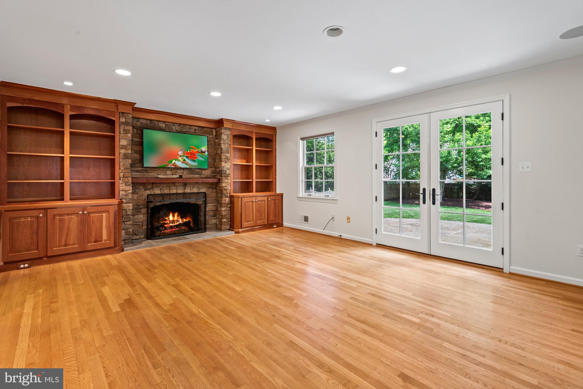 RIVER FALLS - Residential