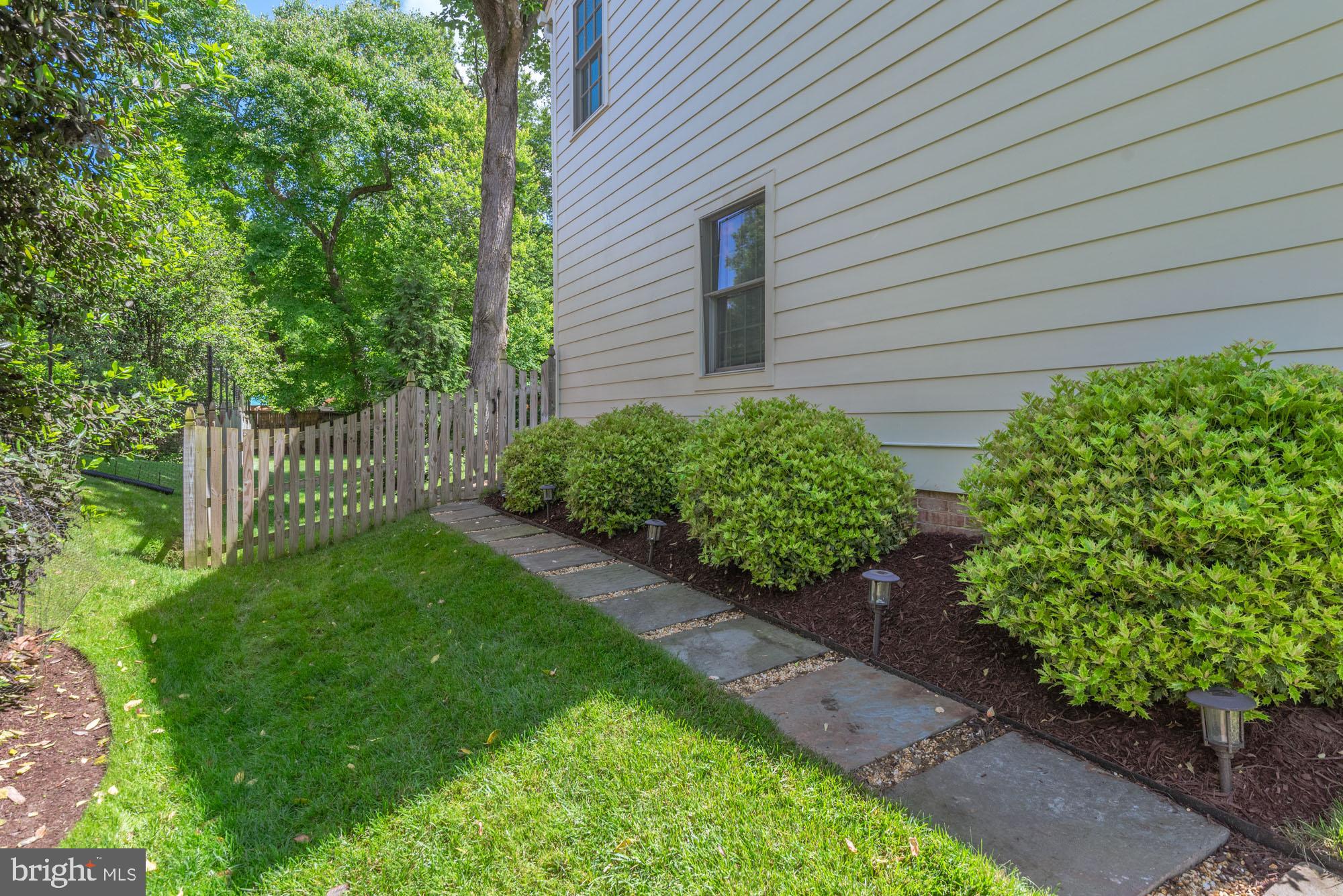 RIVER FALLS - Residential