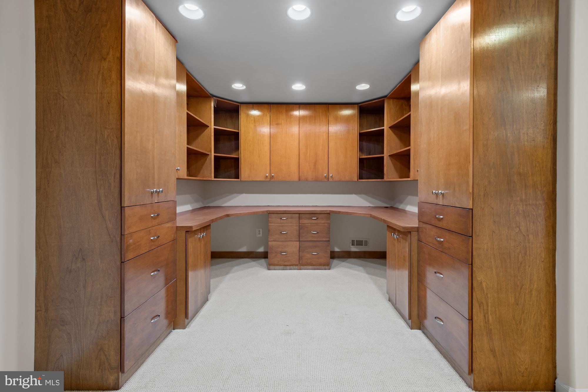 RIVER FALLS - Residential