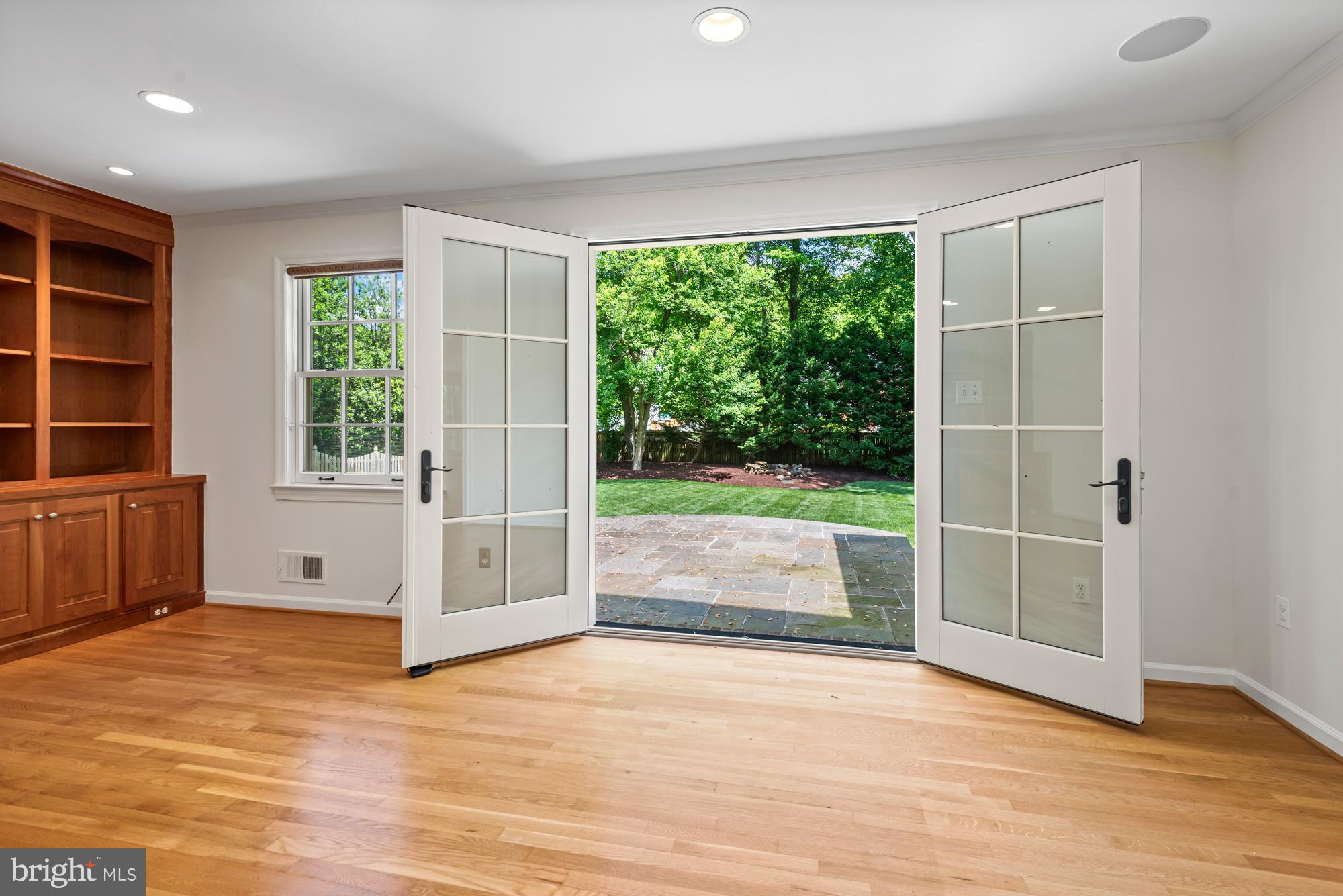 RIVER FALLS - Residential