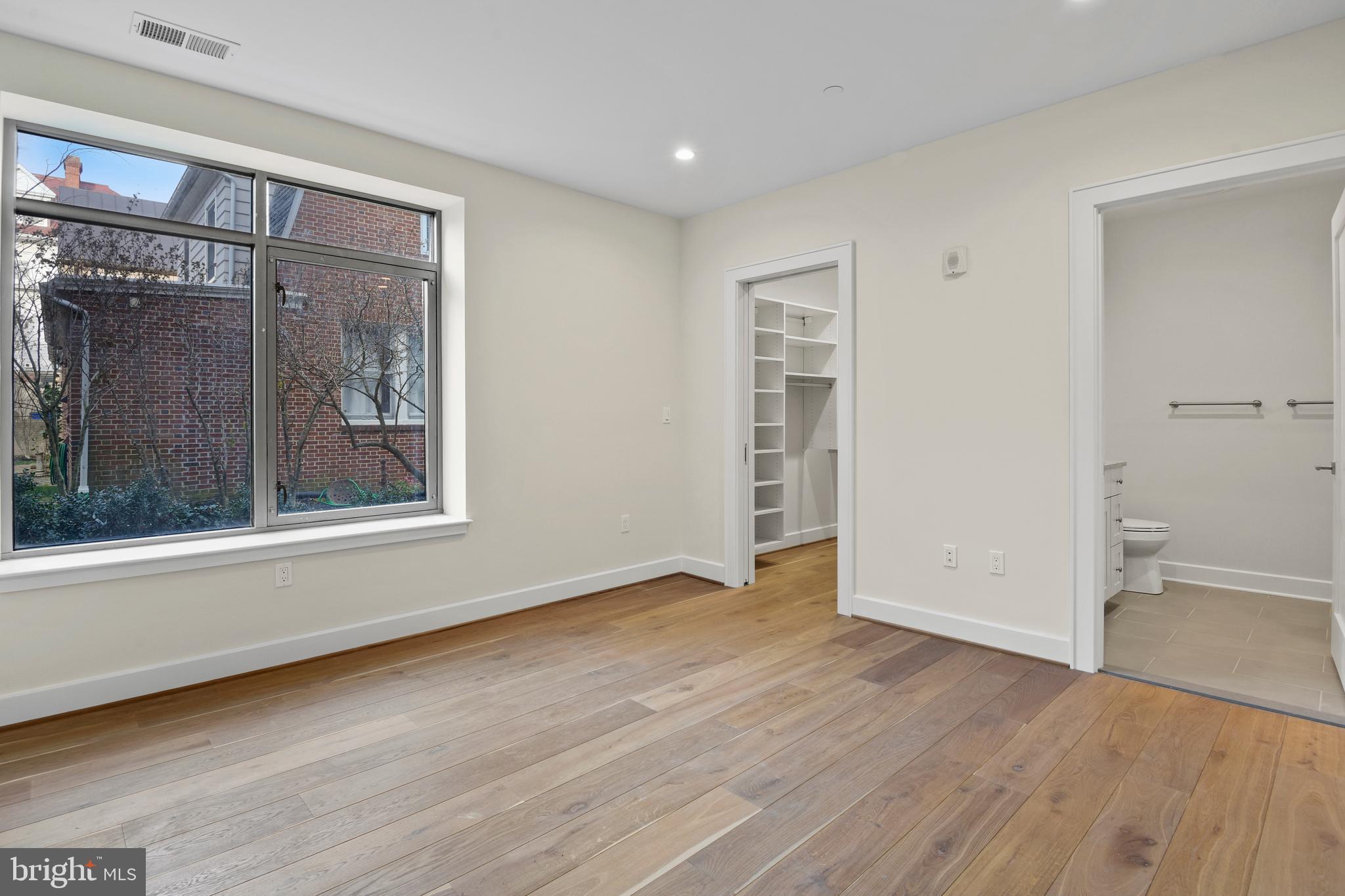 MURRAY HILL - Residential