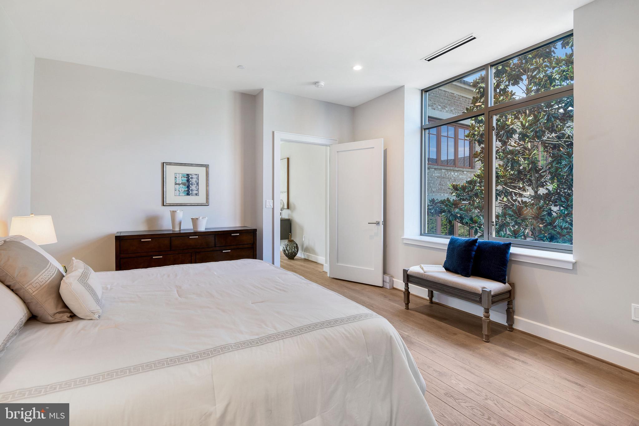 MURRAY HILL - Residential