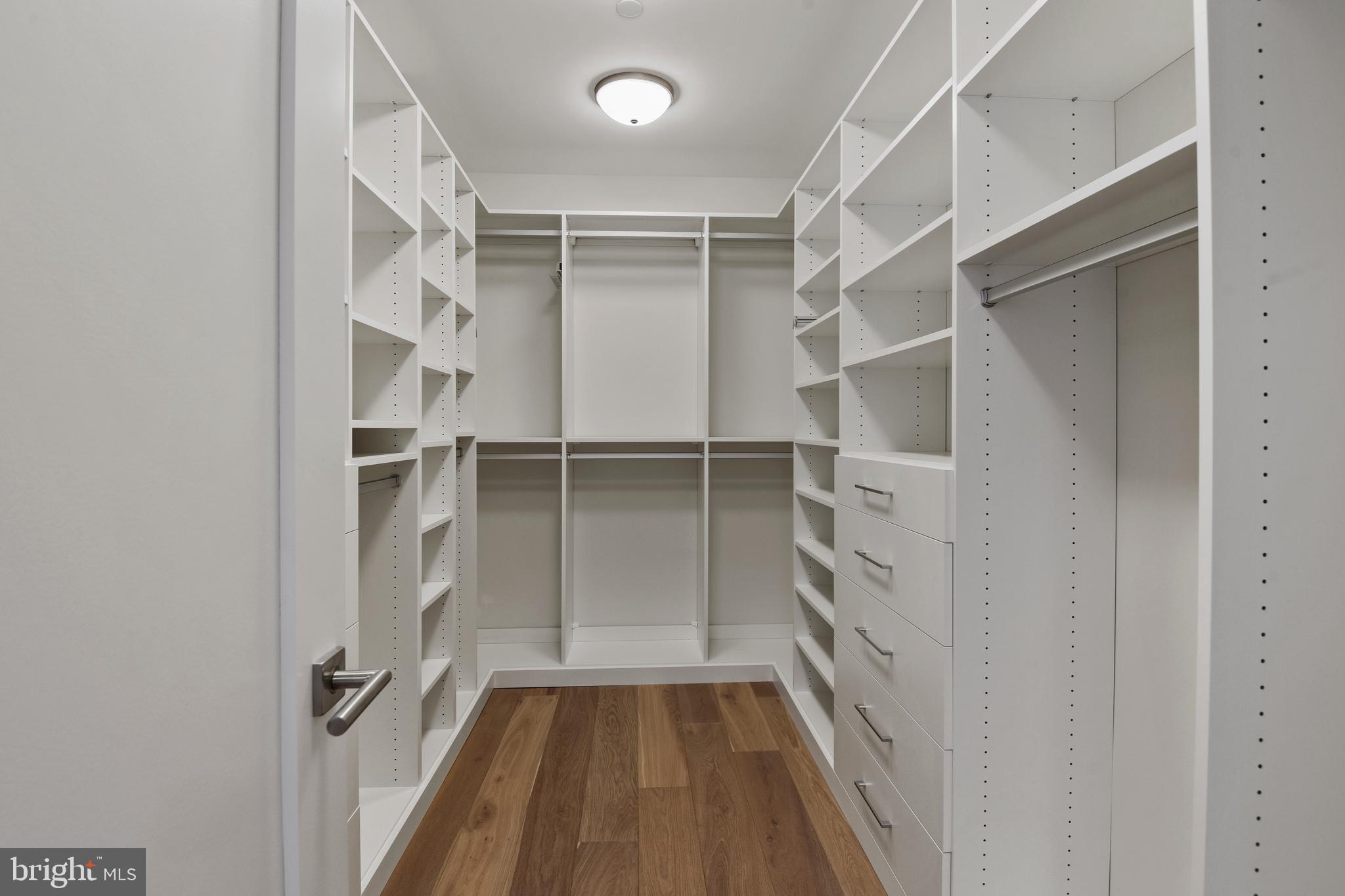 MURRAY HILL - Residential