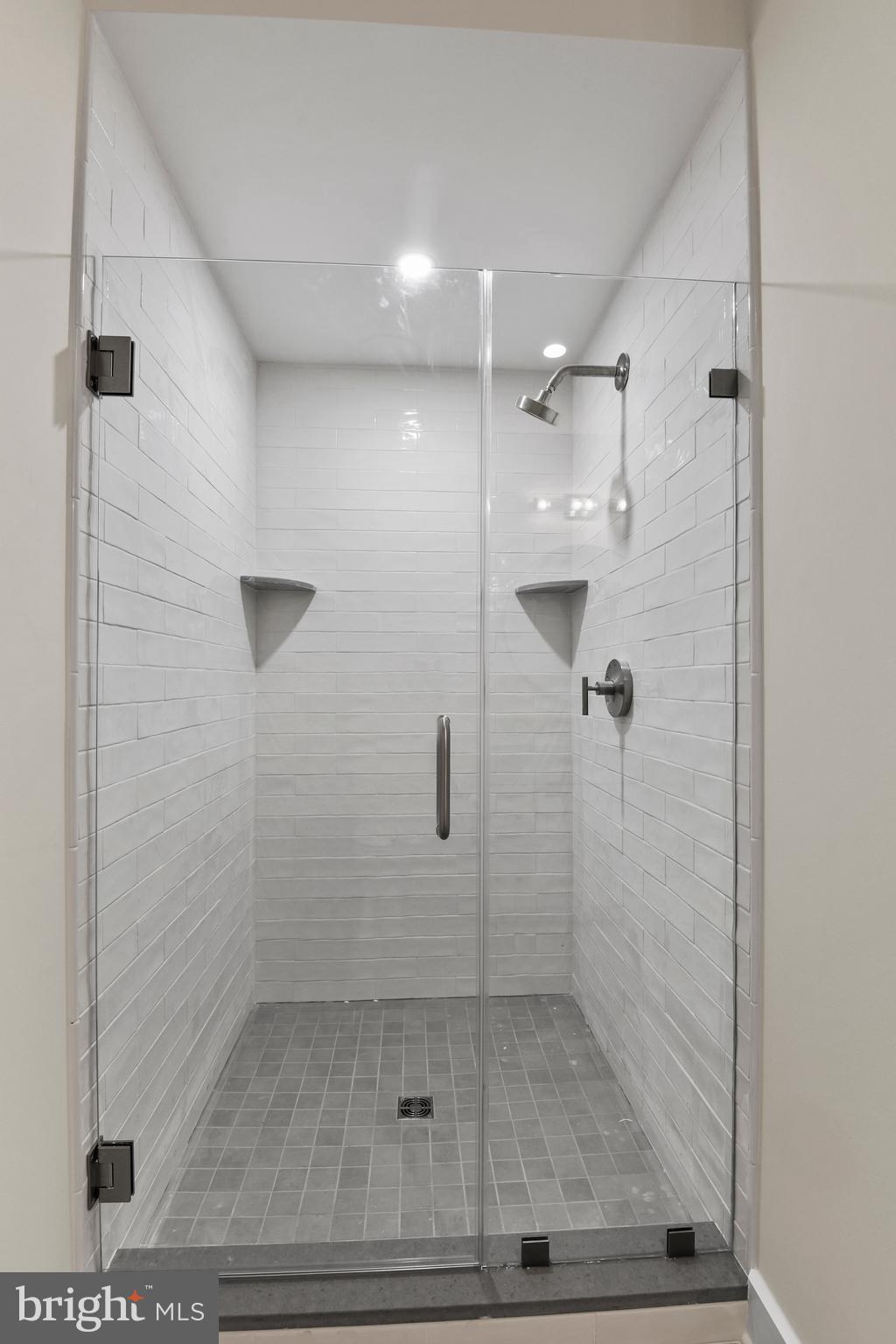 MURRAY HILL - Residential