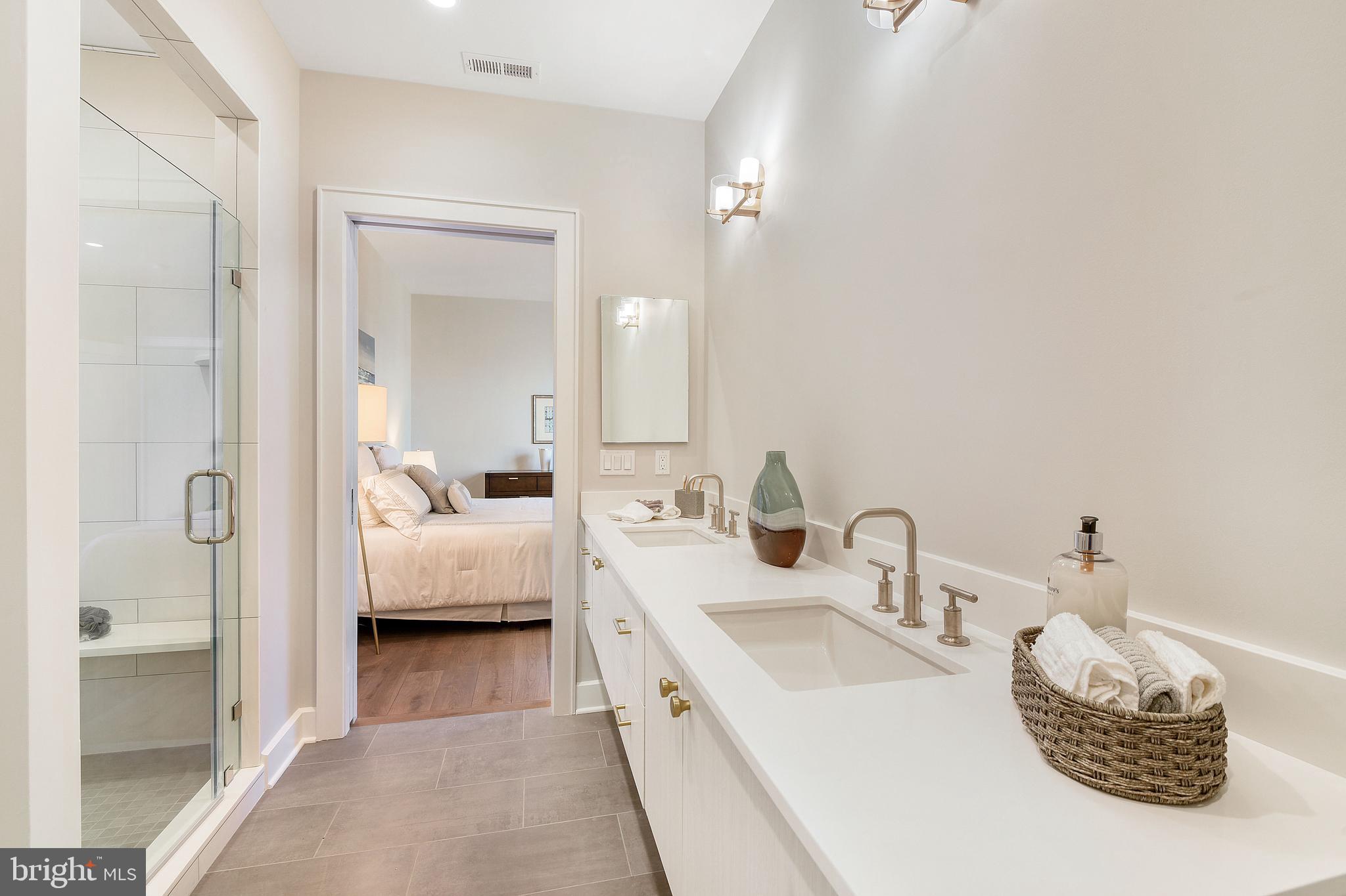 MURRAY HILL - Residential