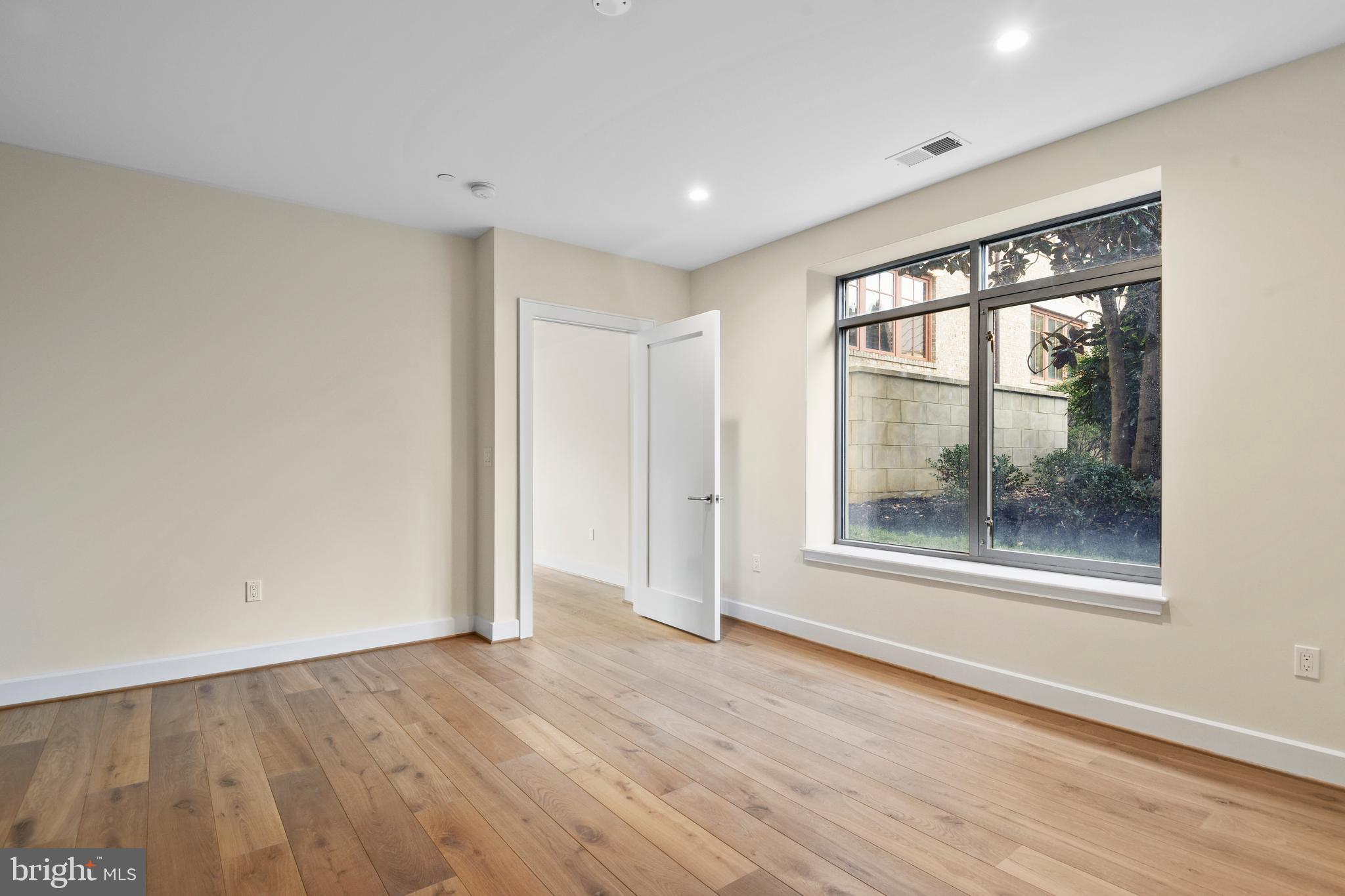 MURRAY HILL - Residential