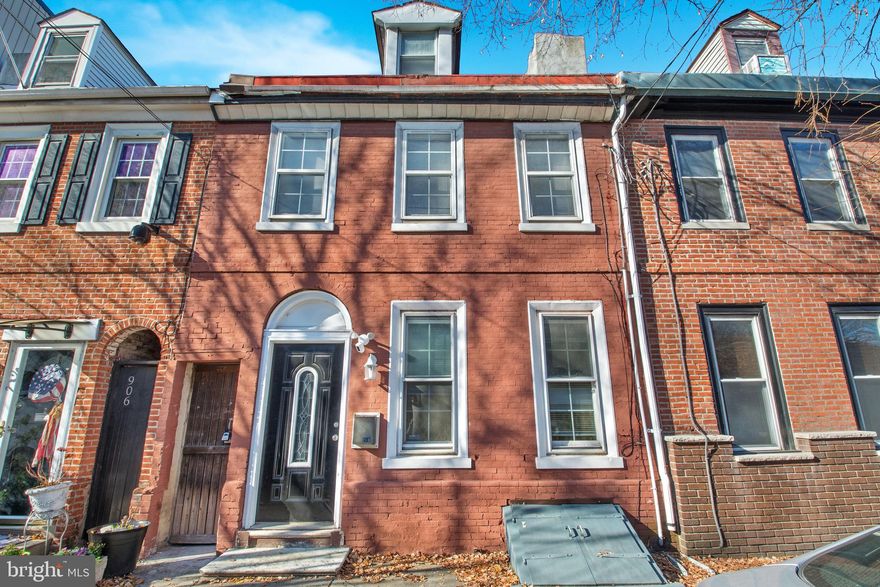 Welcome to this cozy cutie w/ an outdoor space that will make you want to stay forever. The 1st floor open floor plan has wood floors, large windows & lots of light. There's a huge yard w/ ample room to hang out, bbq & warm up around the amazing fire pit. This prominent & artsy hot spot in Nolibs is an essential place to visit close to Fishtown, Old City, Center City, shops, bars, restaurants, concert venues, comedy clubs & ice cream shops. You can quickly get to other parts of town w/ ease. The listed price is for a per month rental and is also available for short term or long term stays. The short or long term rental rates may vary based upon review of inquiry or application.