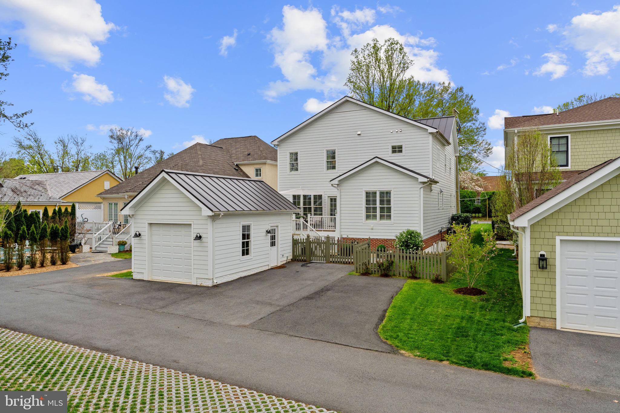 RIDGEVIEW - Residential