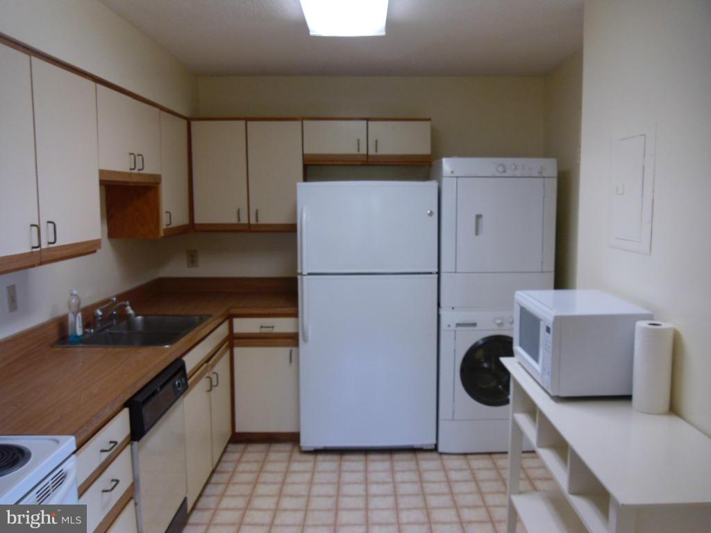 GREENS AT LEISURE WORLD - Residential