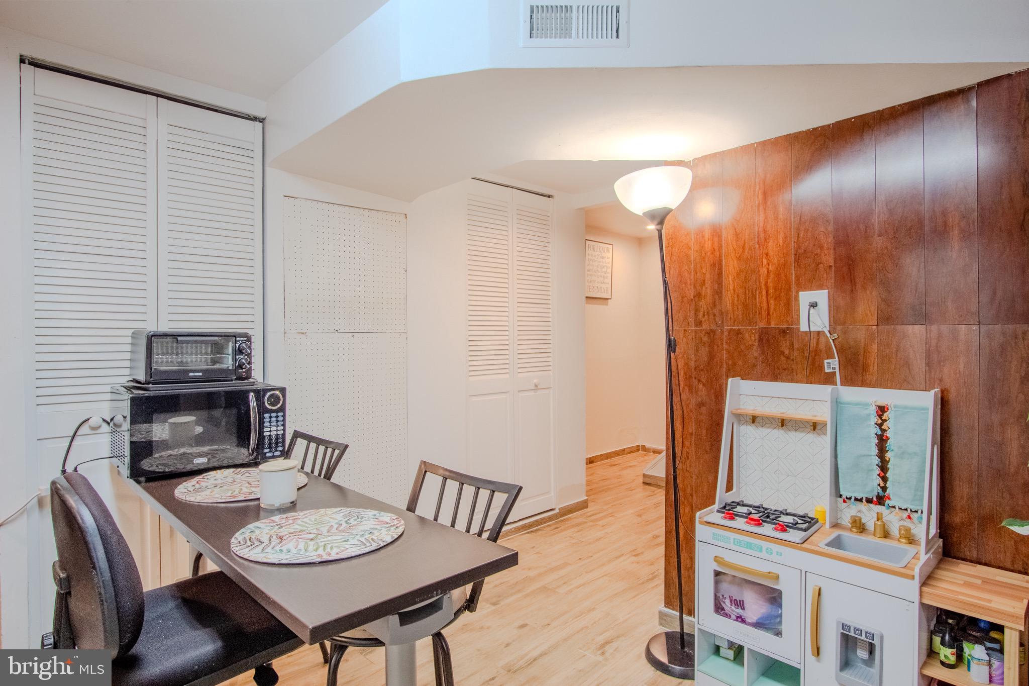 LAKE BRADDOCK - Residential