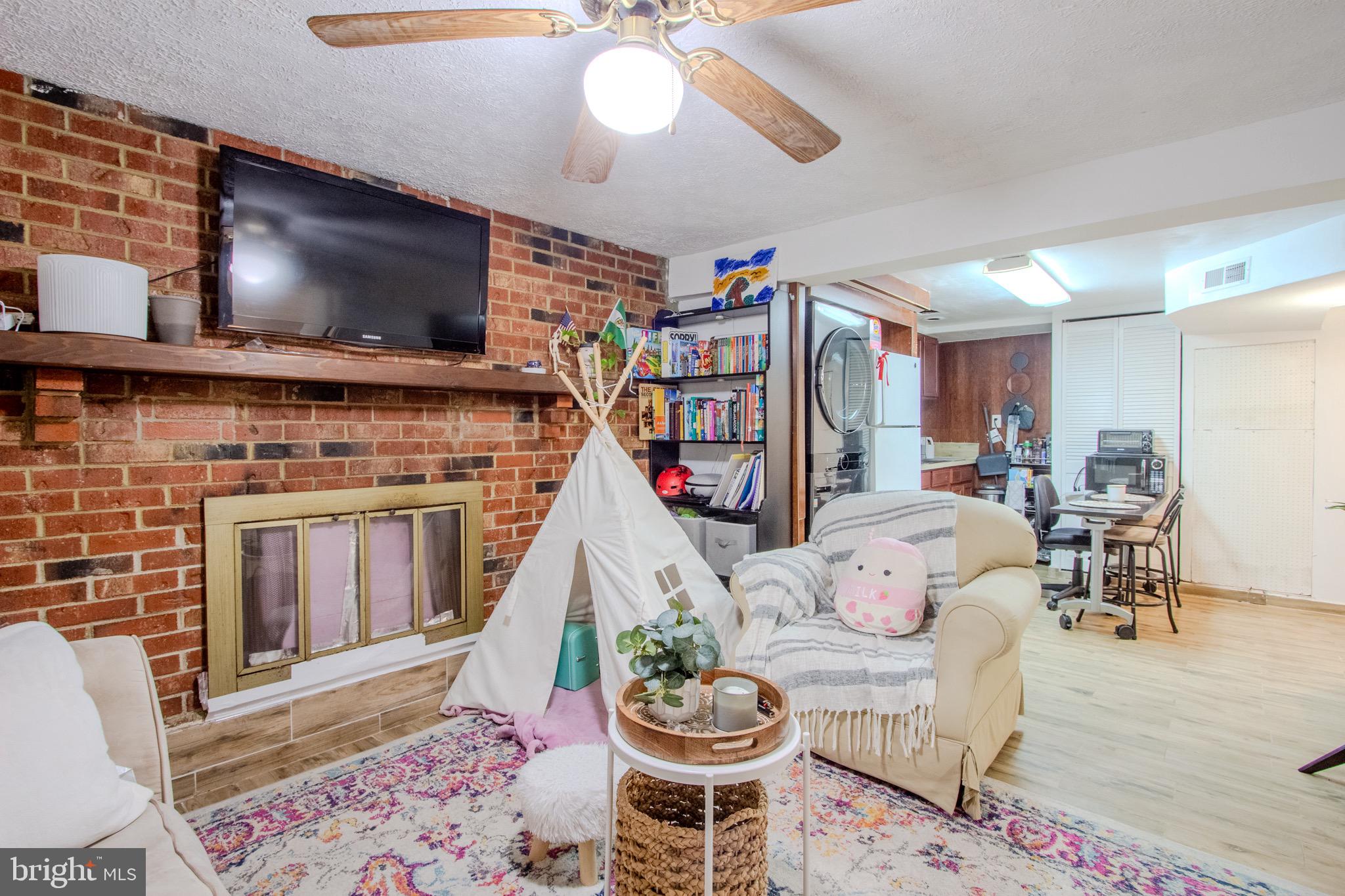 LAKE BRADDOCK - Residential